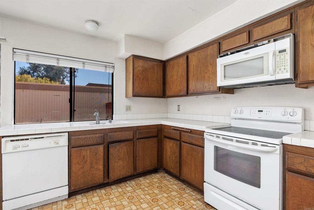2714 Via Juanita