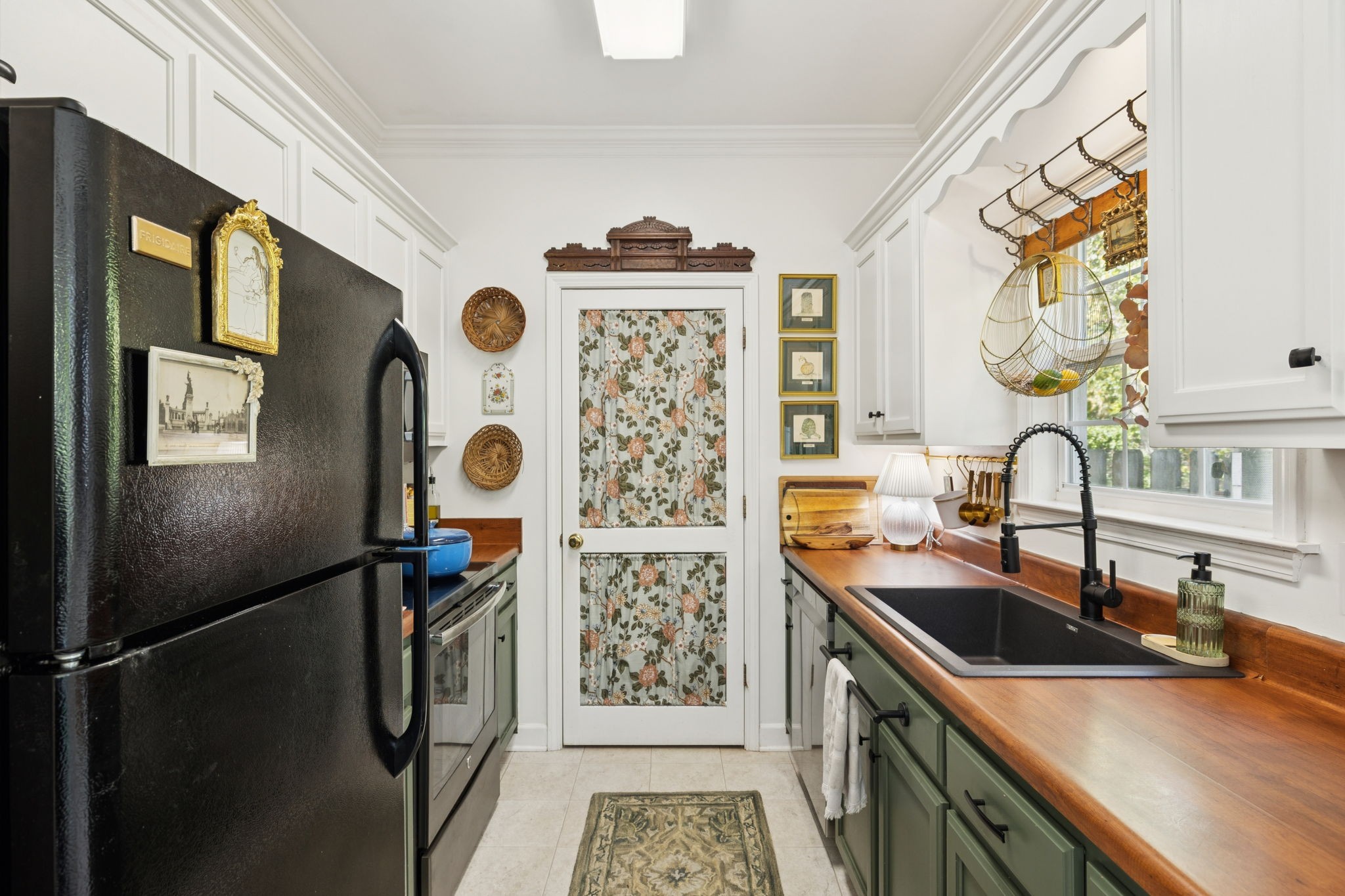 305 Newport Meadows Cir