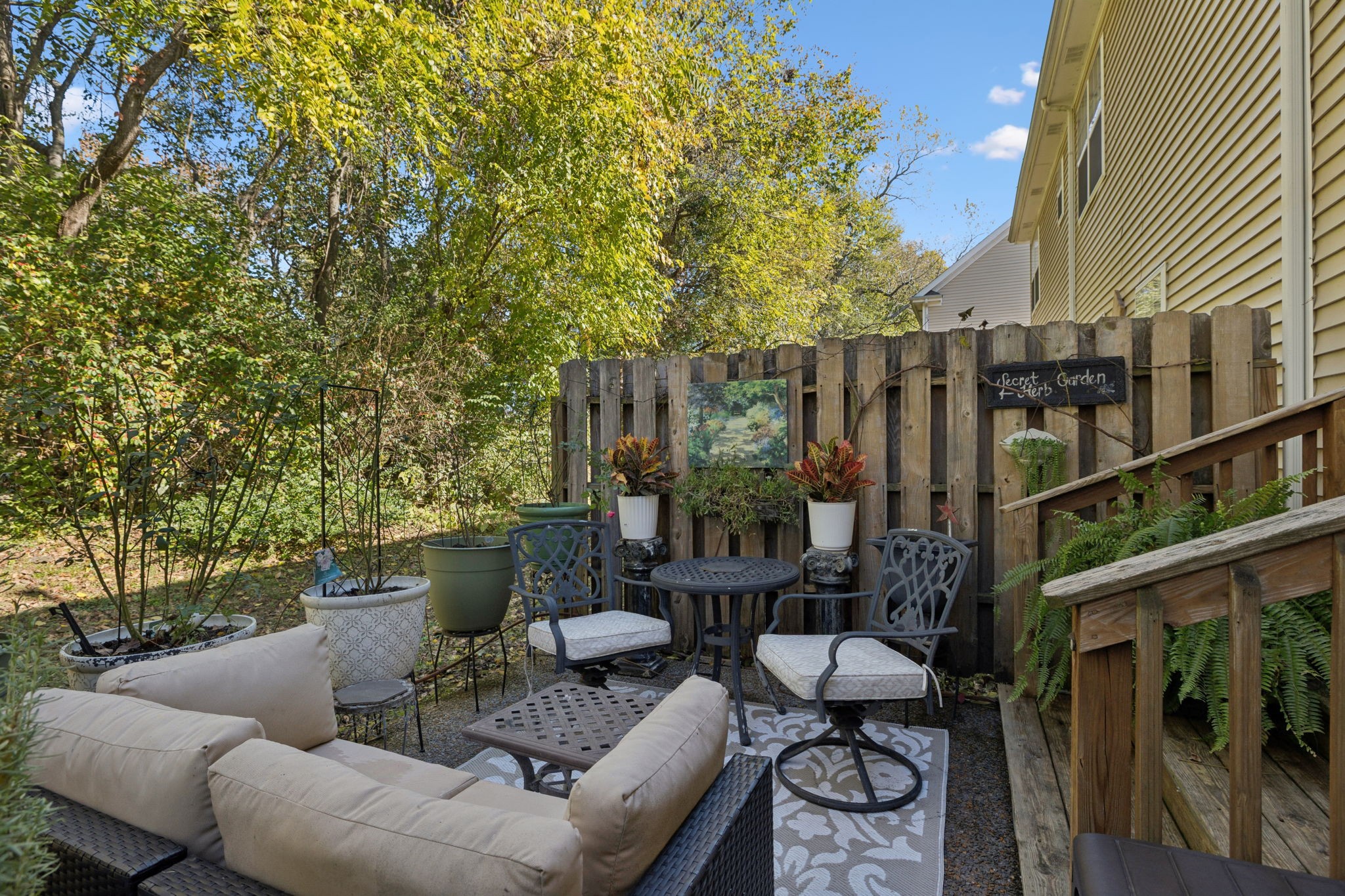 305 Newport Meadows Cir