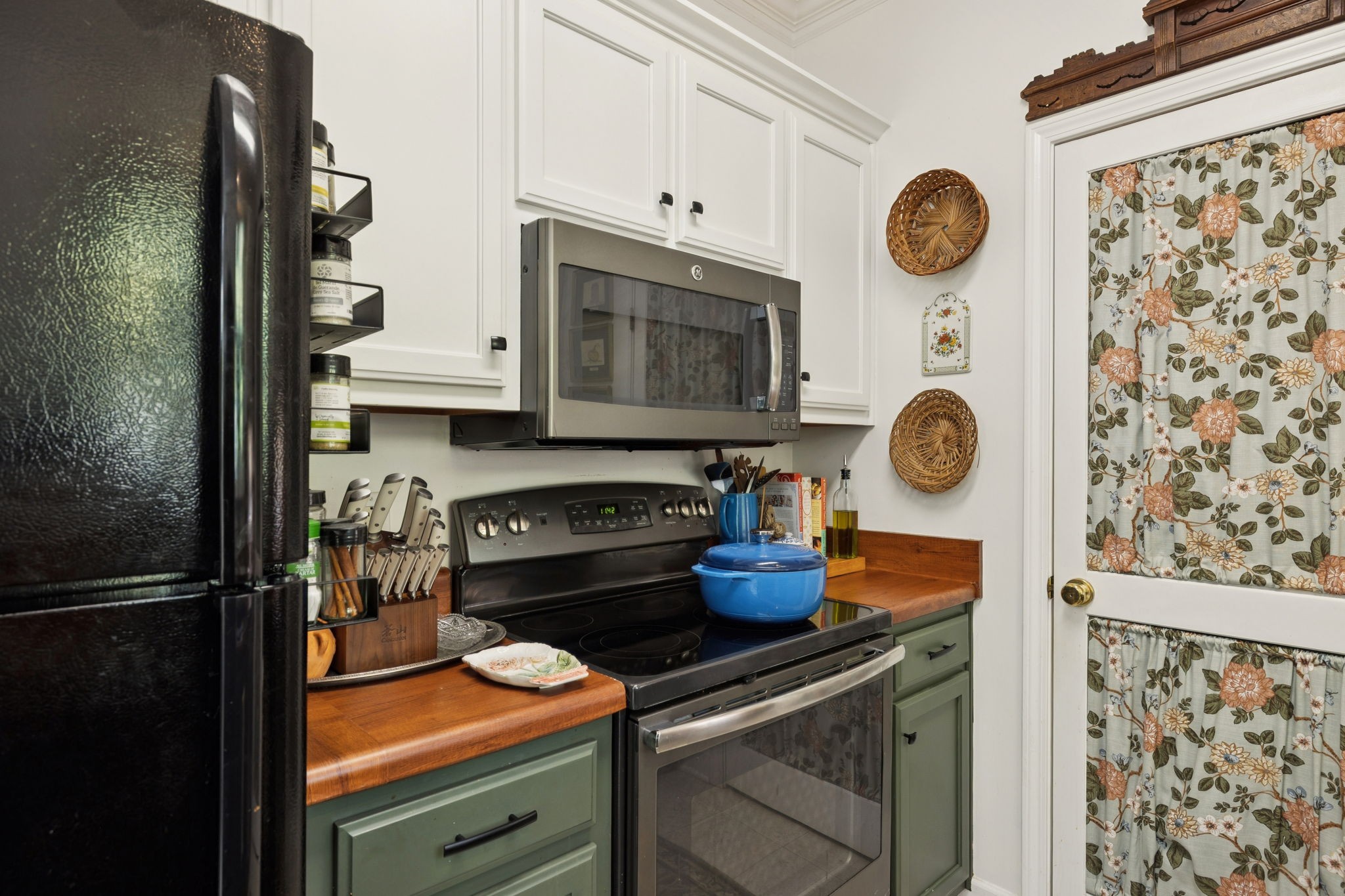 305 Newport Meadows Cir