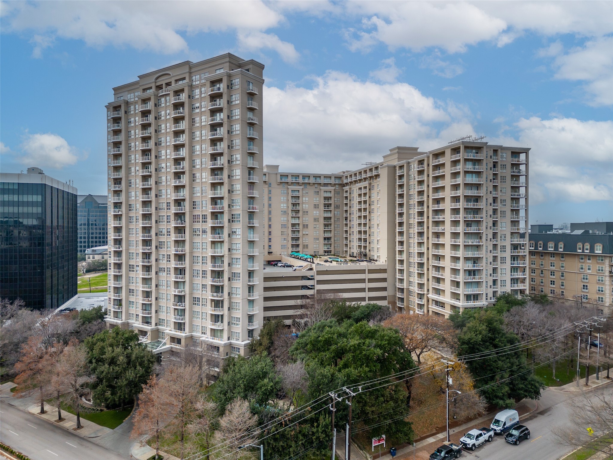 3225 Turtle Creek Boulevard 937