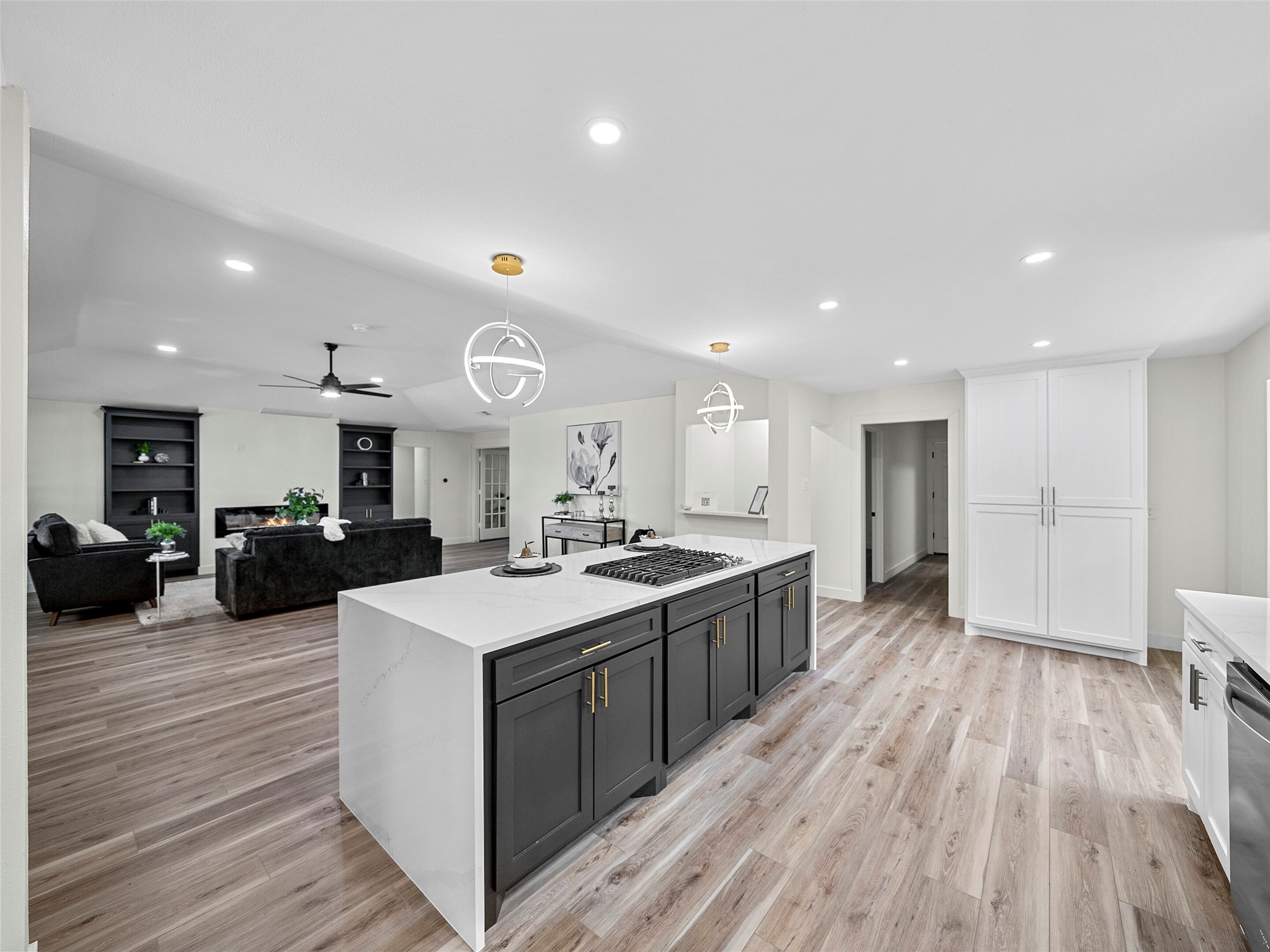 9560 Heatherdale Drive