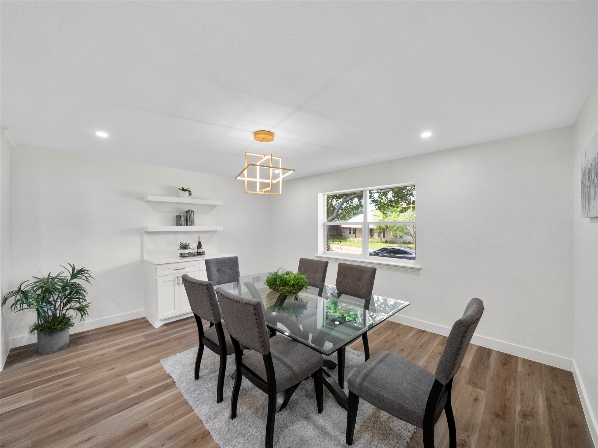 9560 Heatherdale Drive