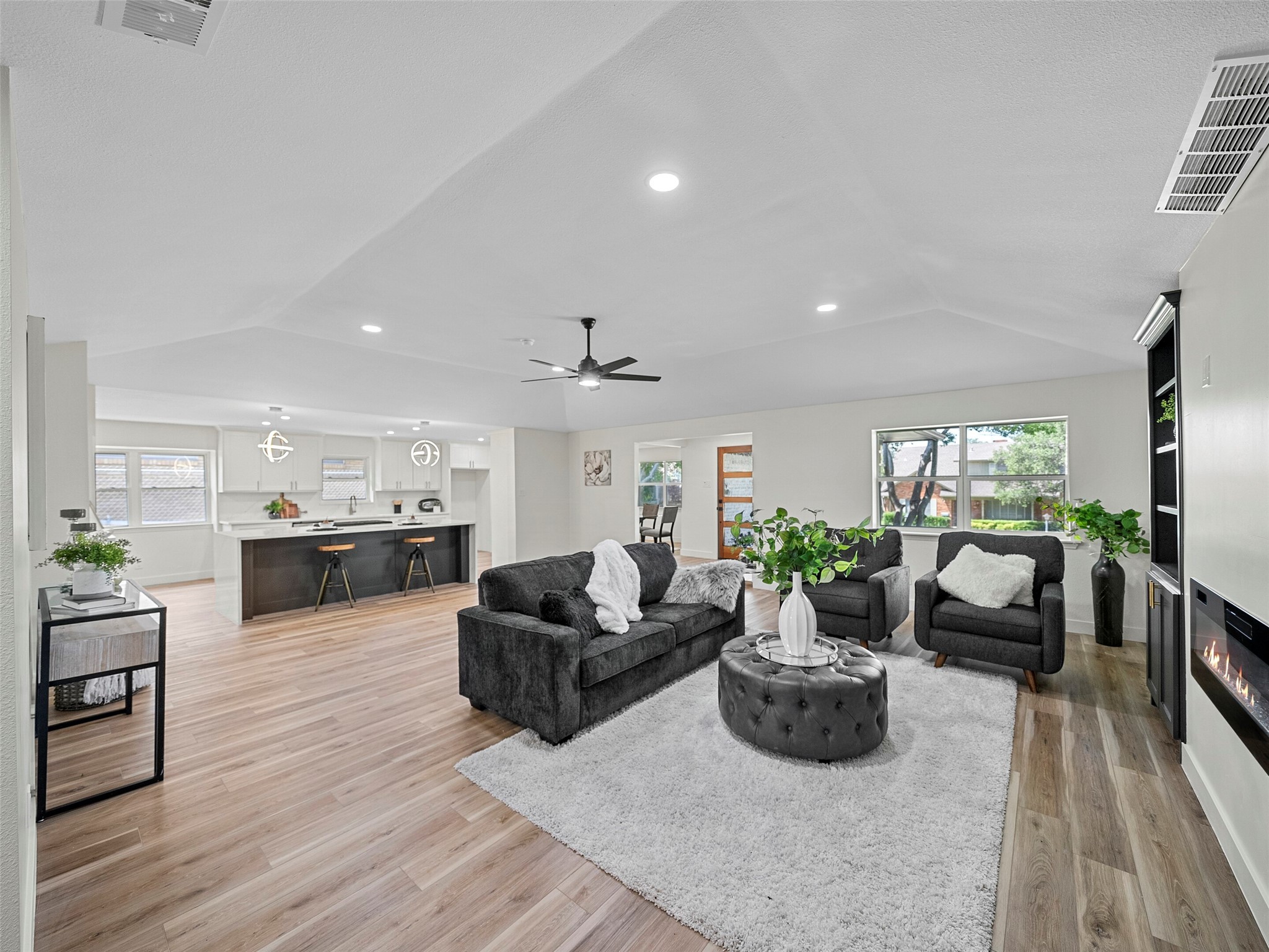 9560 Heatherdale Drive
