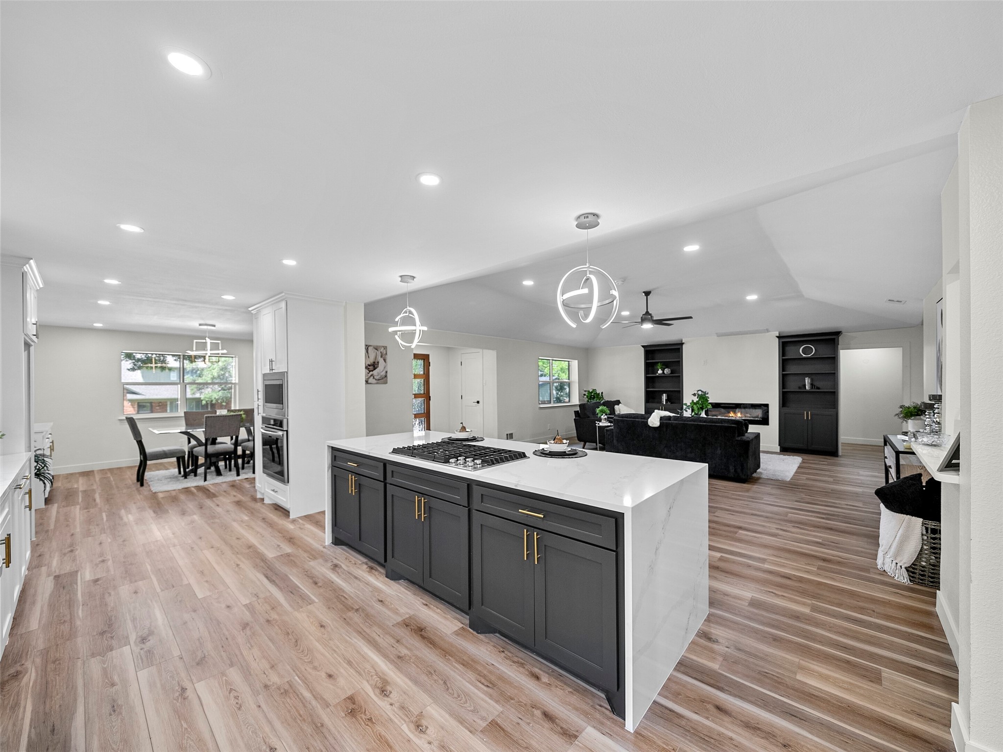 9560 Heatherdale Drive