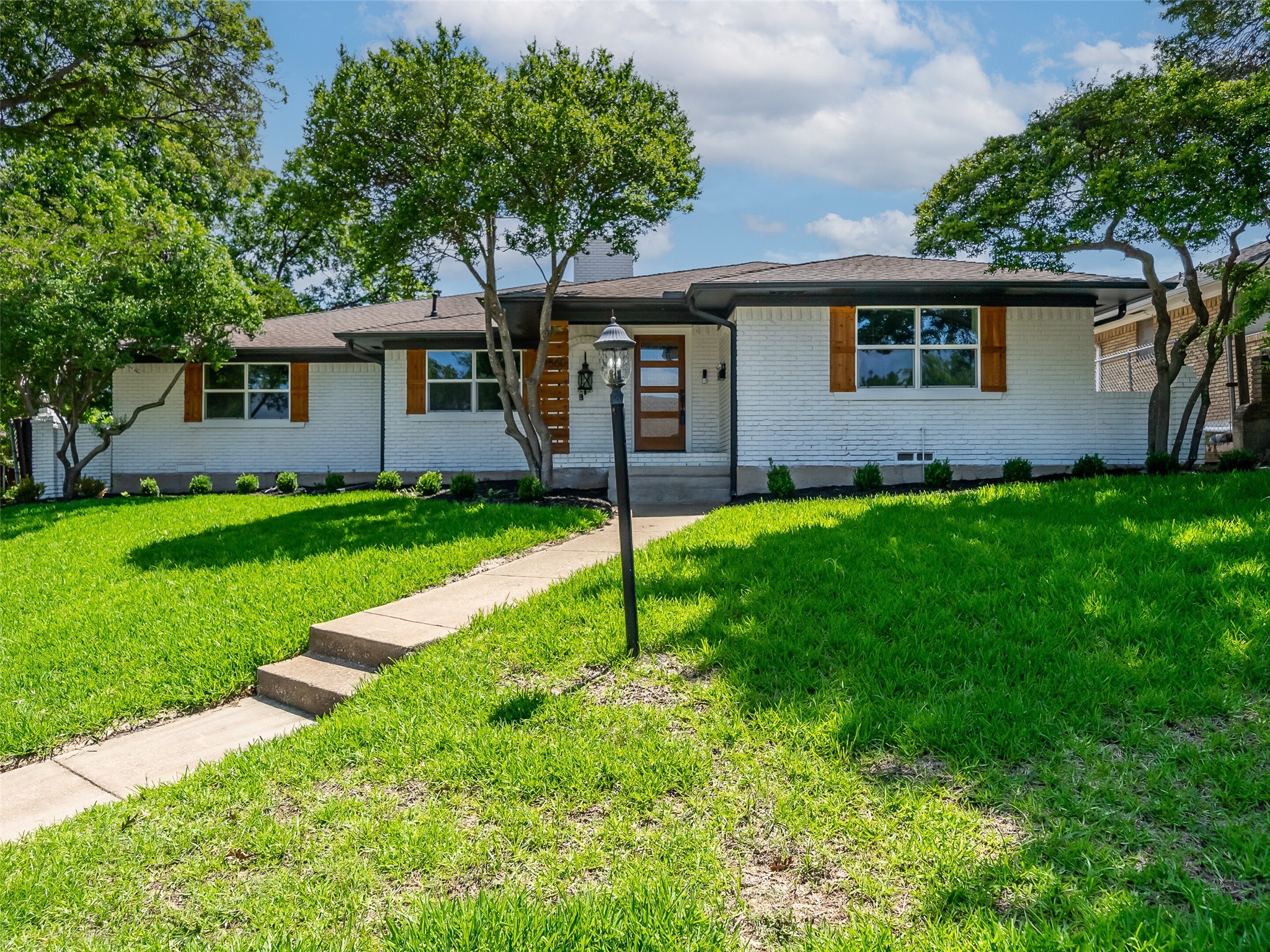 9560 Heatherdale Drive