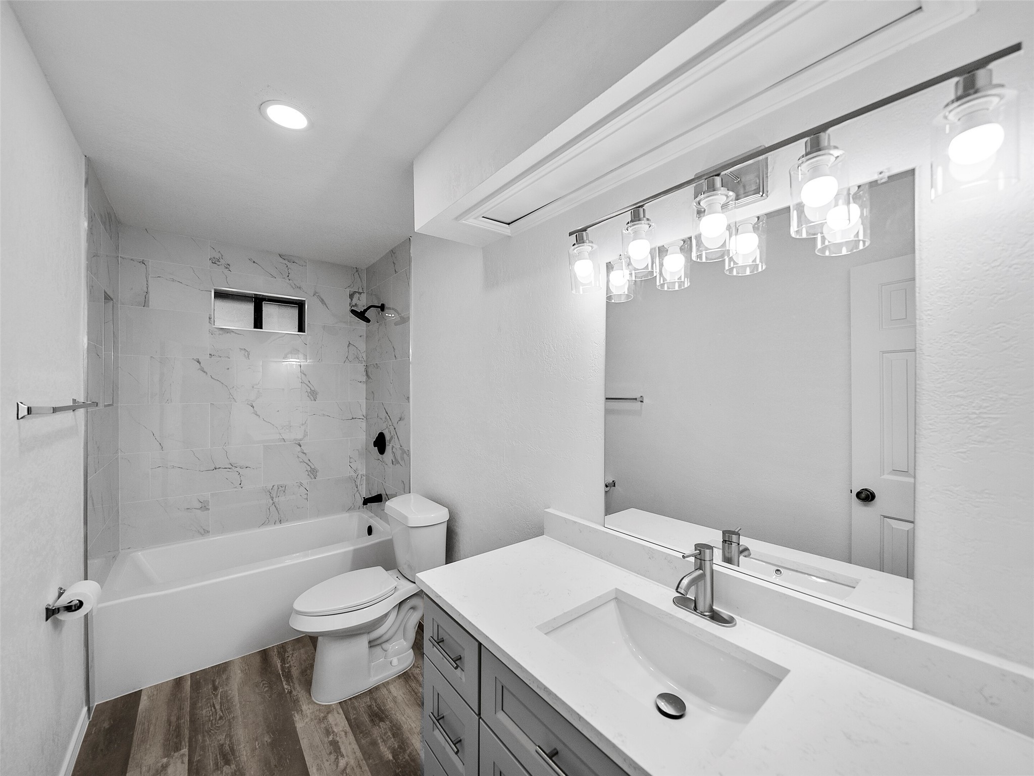 2219 N Lake Trail