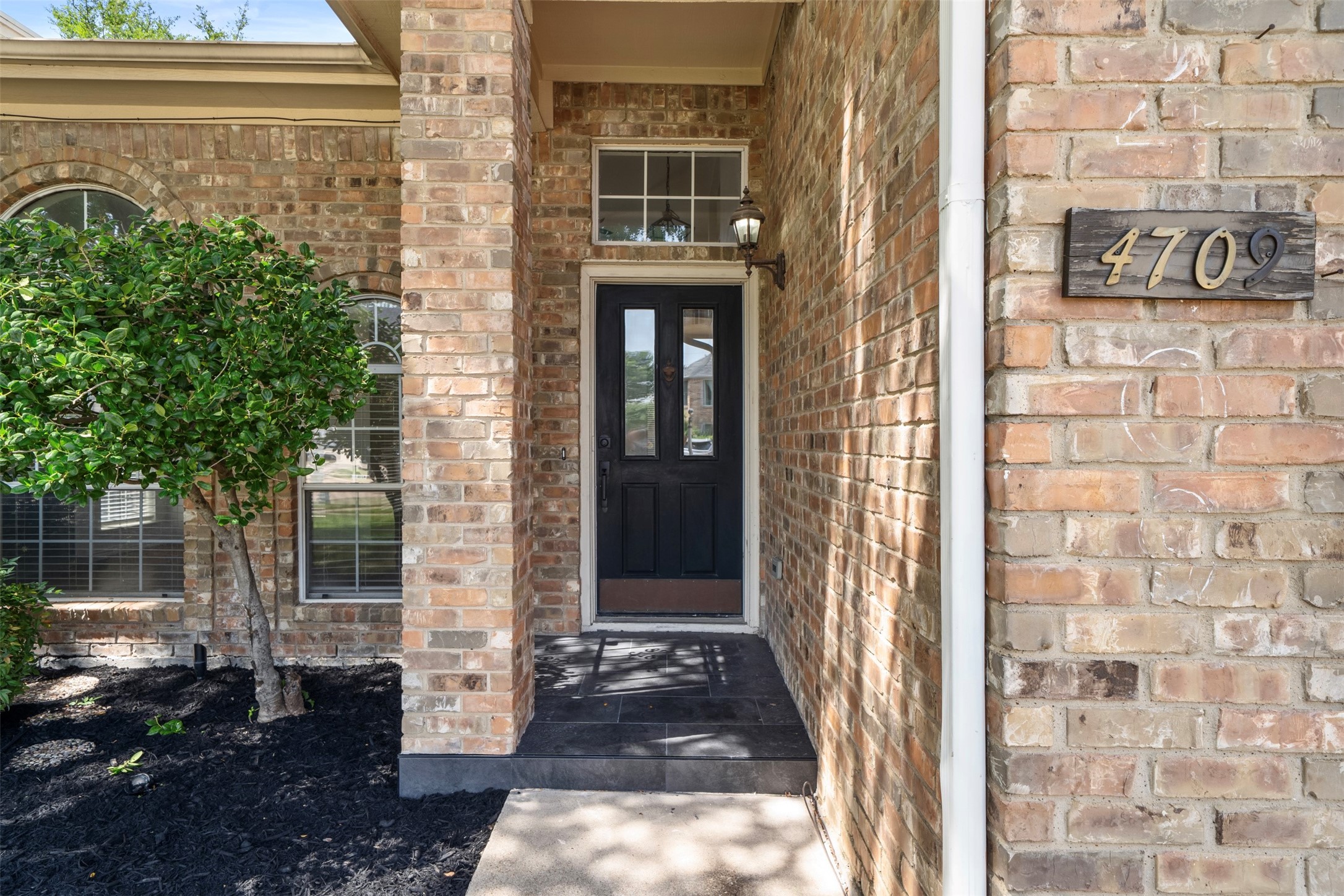 4709 Thorntree Drive