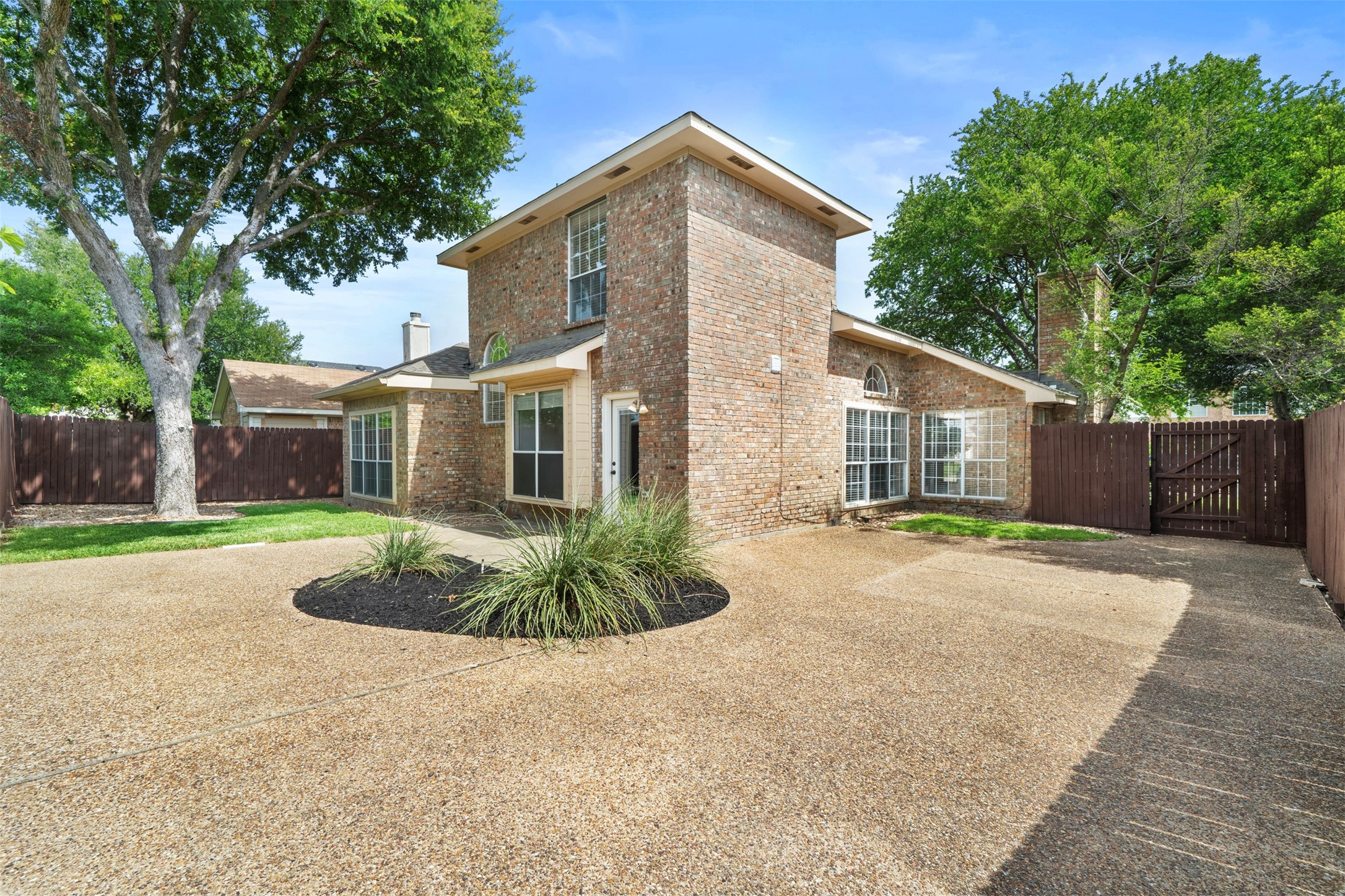 4709 Thorntree Drive