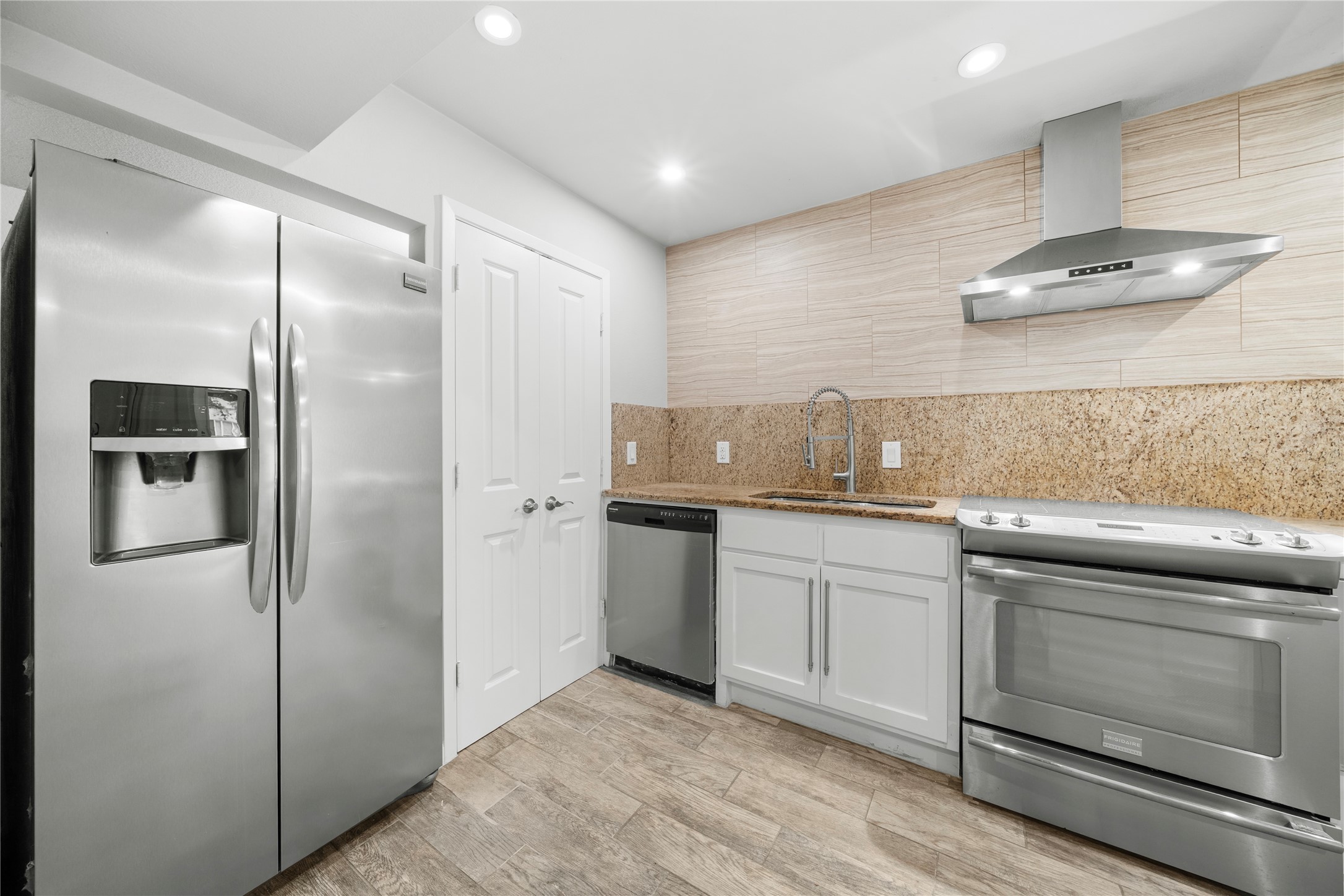 6014 E University Boulevard 137