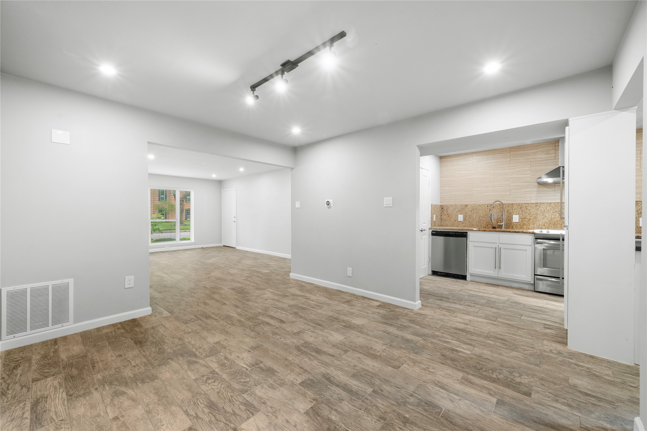 6014 E University Boulevard 137