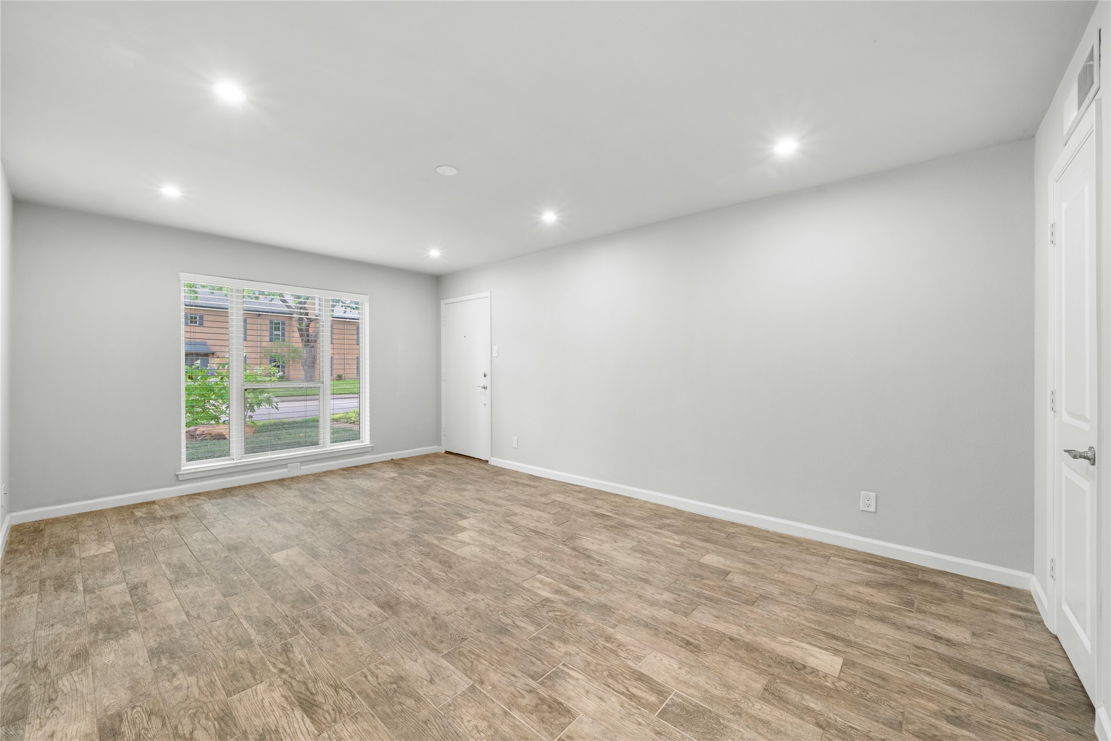 6014 E University Boulevard 137