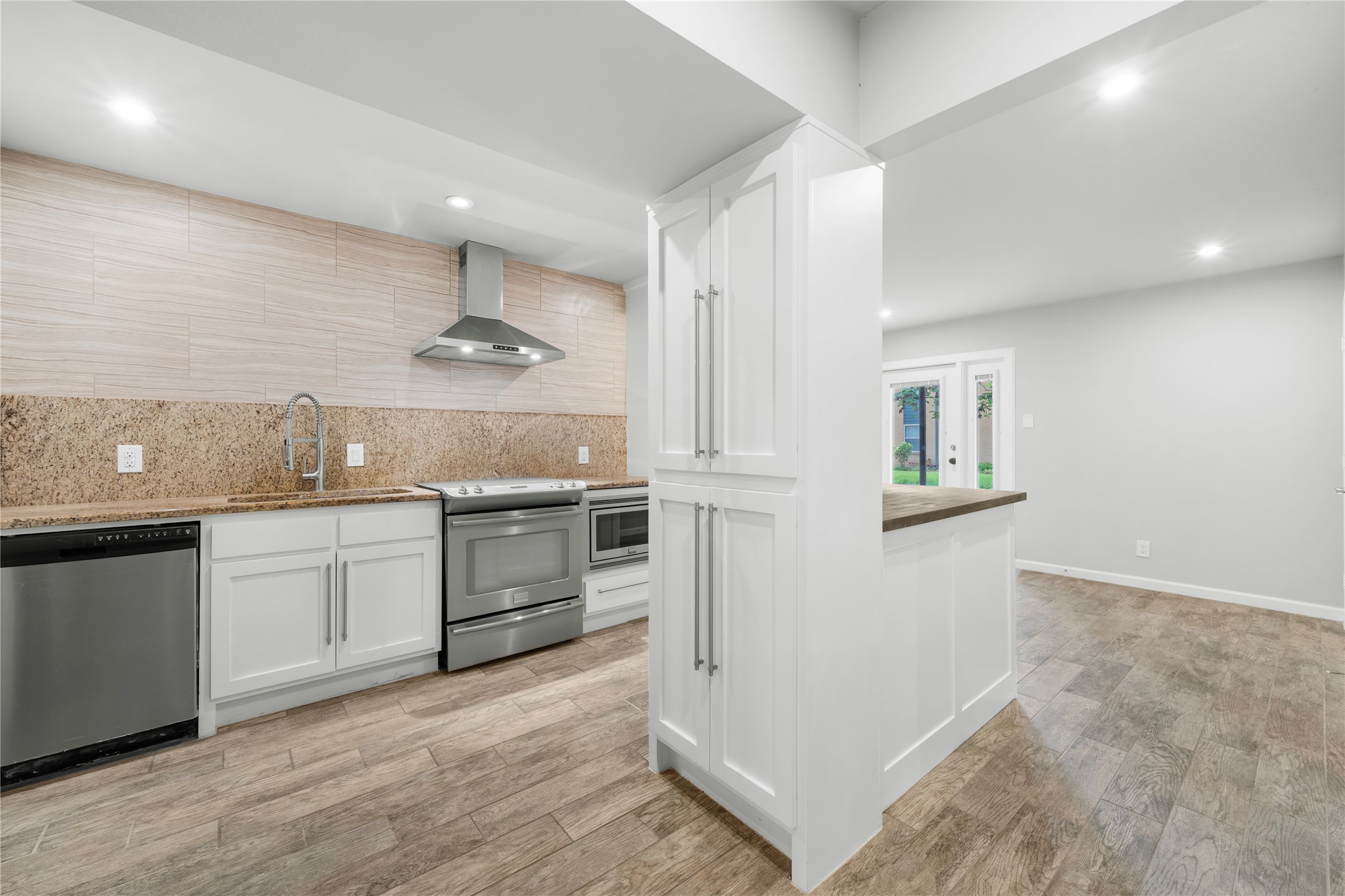 6014 E University Boulevard 137