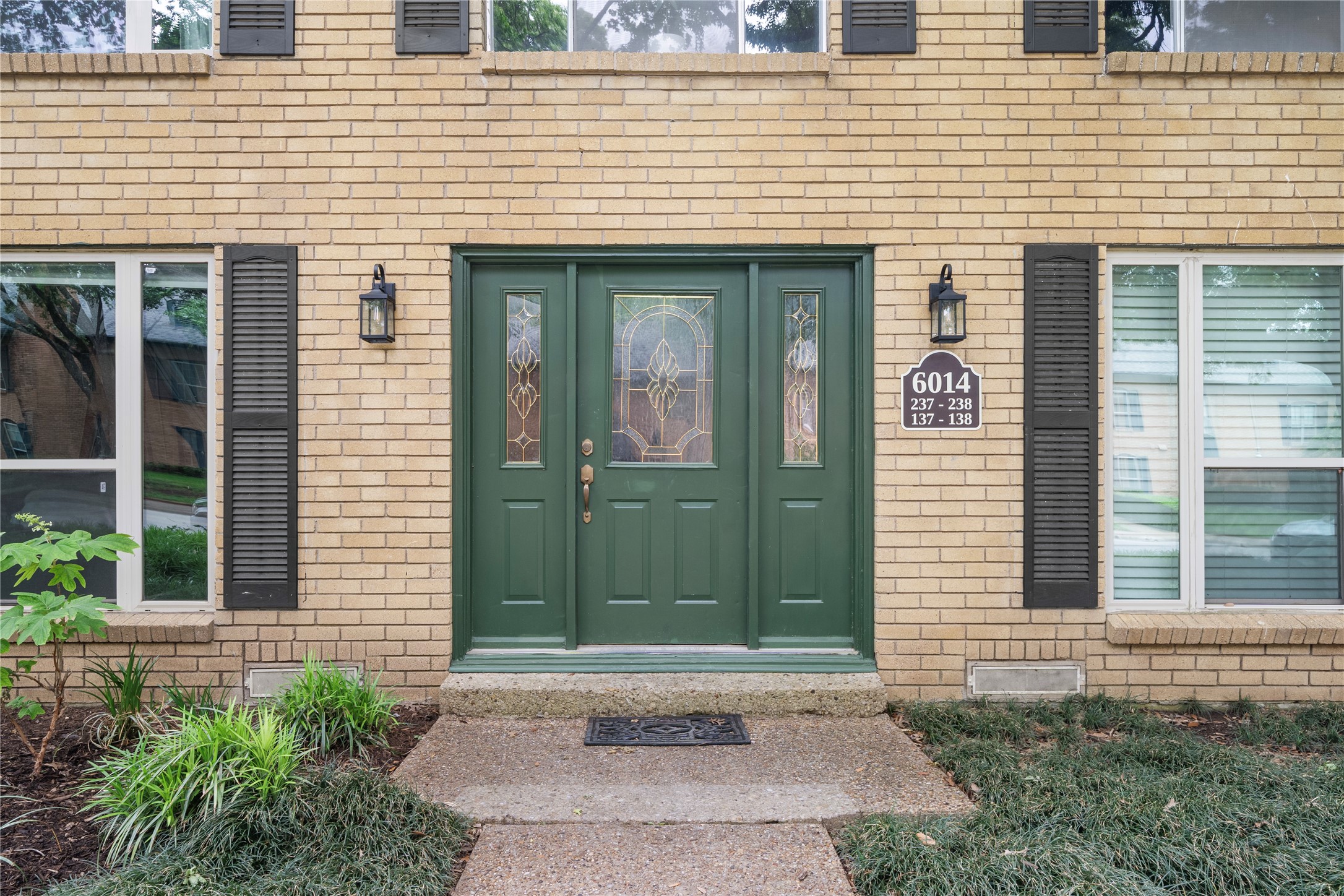 6014 E University Boulevard 137