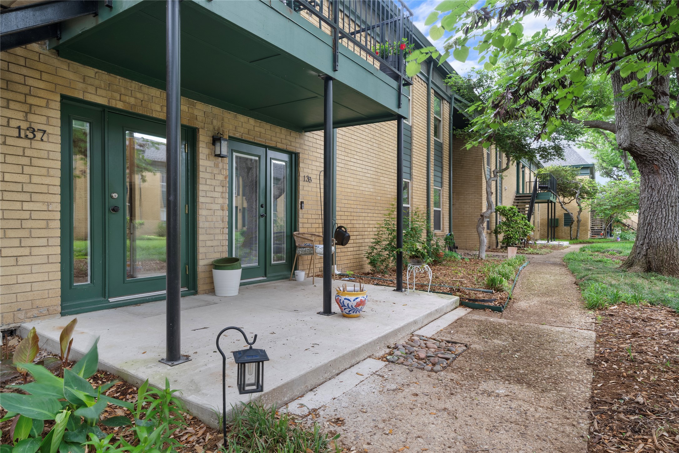 6014 E University Boulevard 137