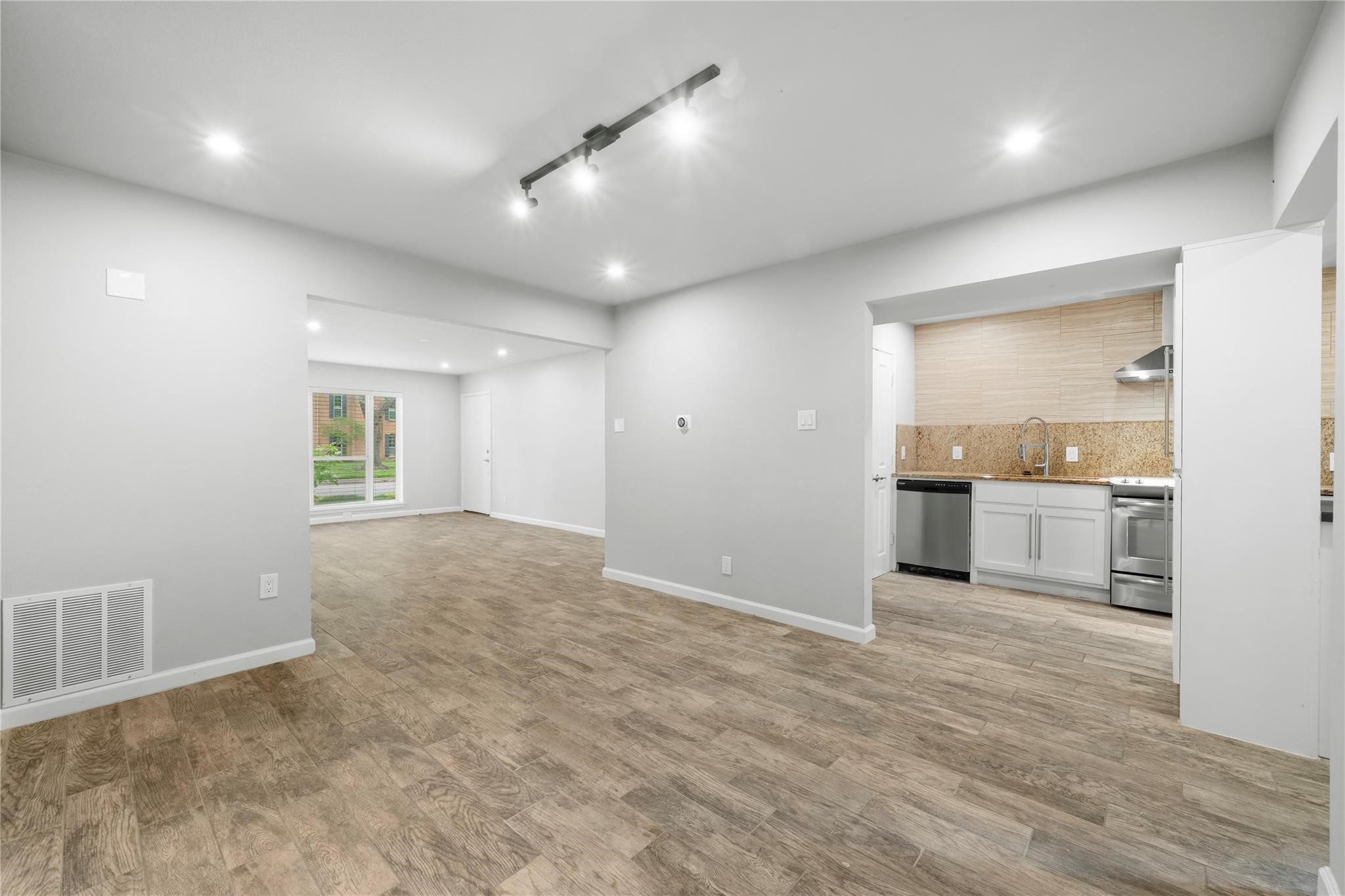 6014 E University Boulevard 137