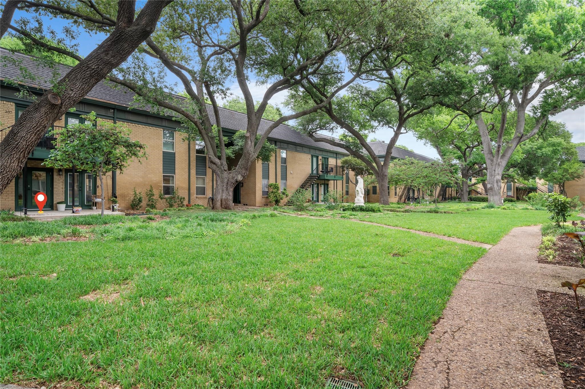 6014 E University Boulevard 137