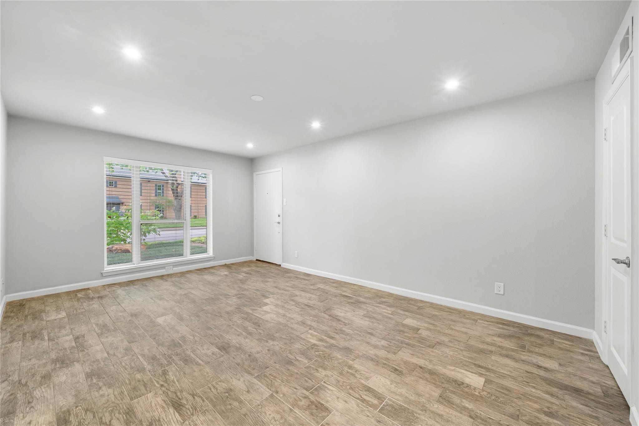 6014 E University Boulevard 137