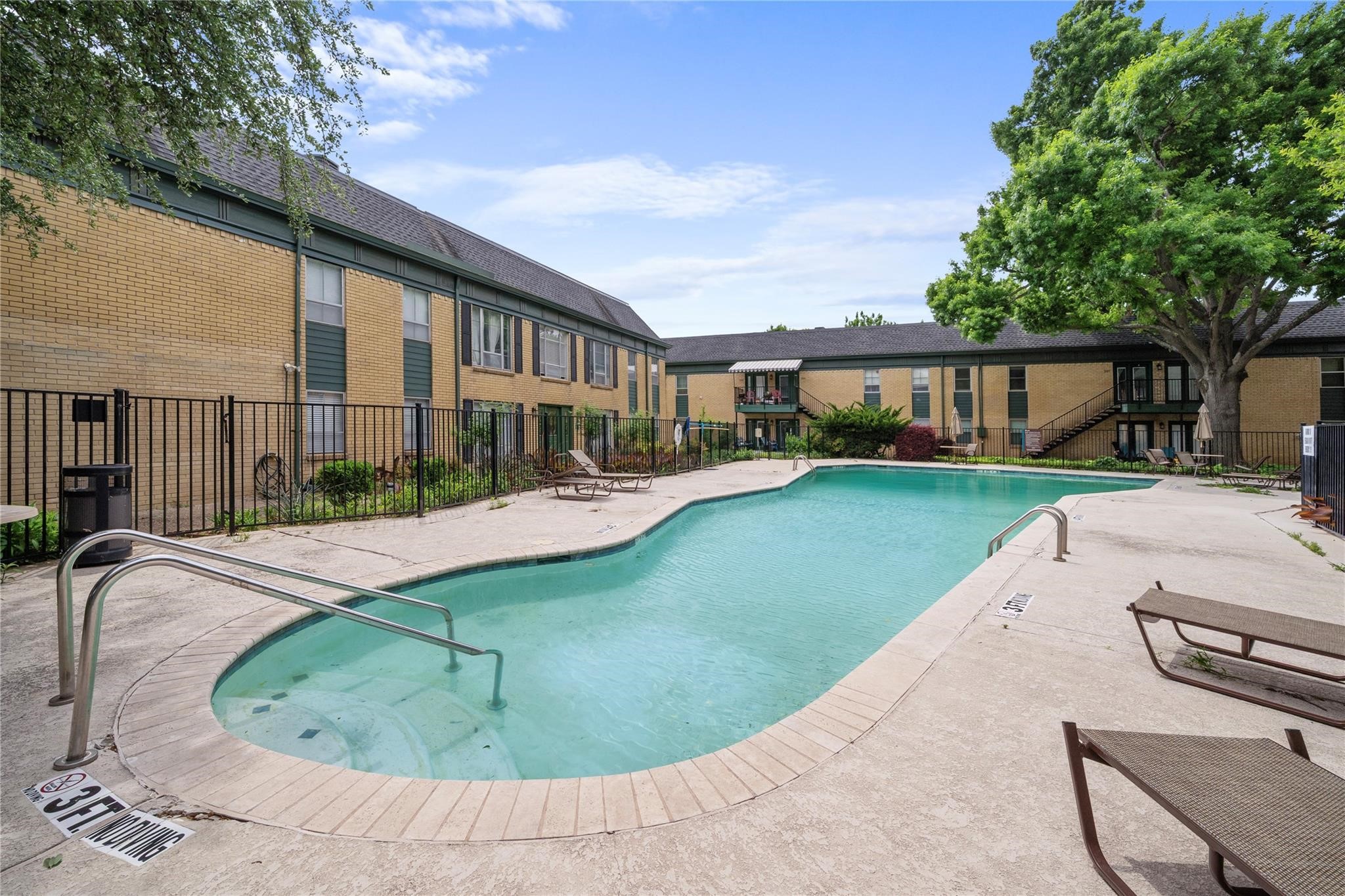 6014 E University Boulevard 137