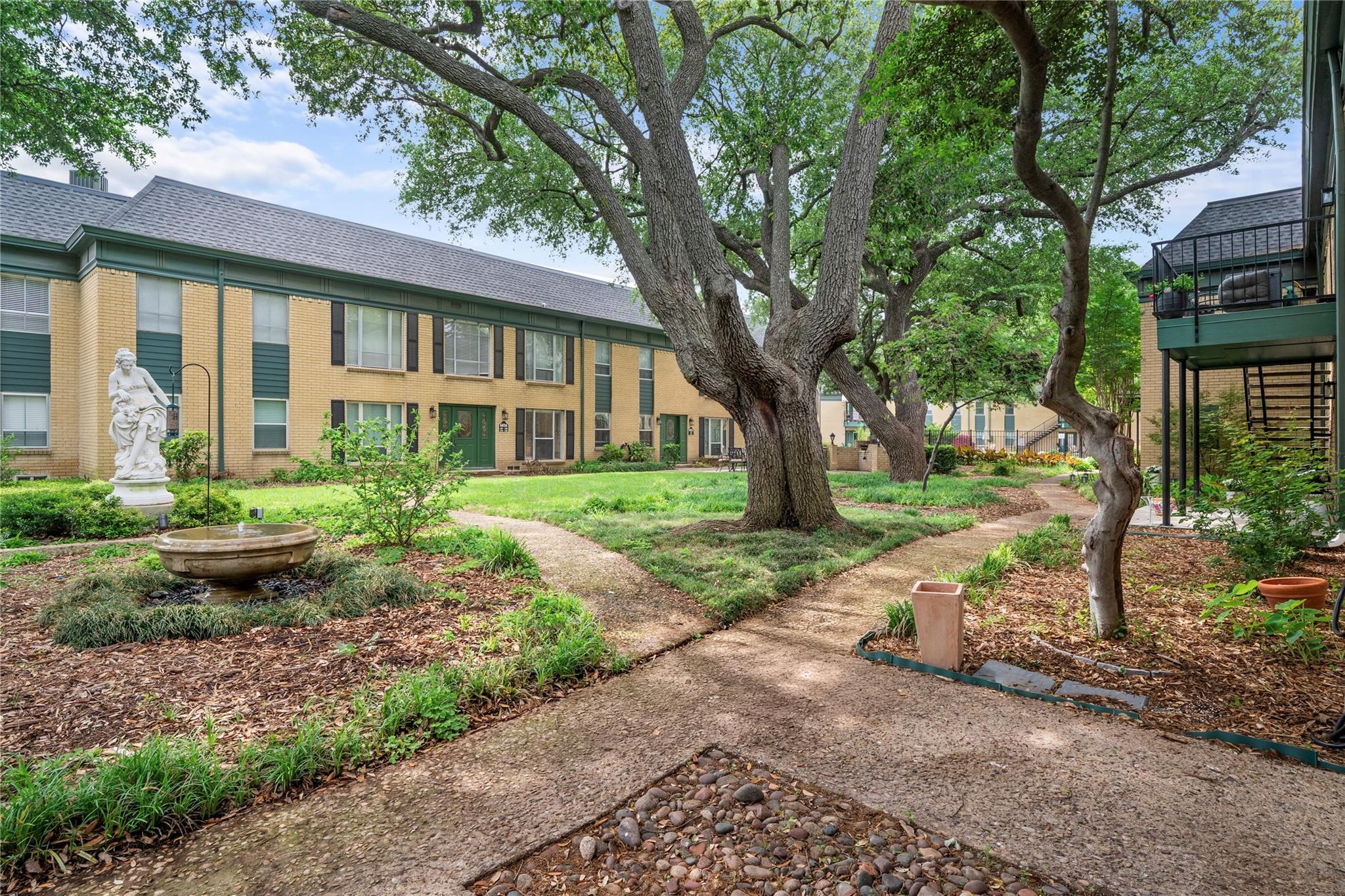 6014 E University Boulevard 137