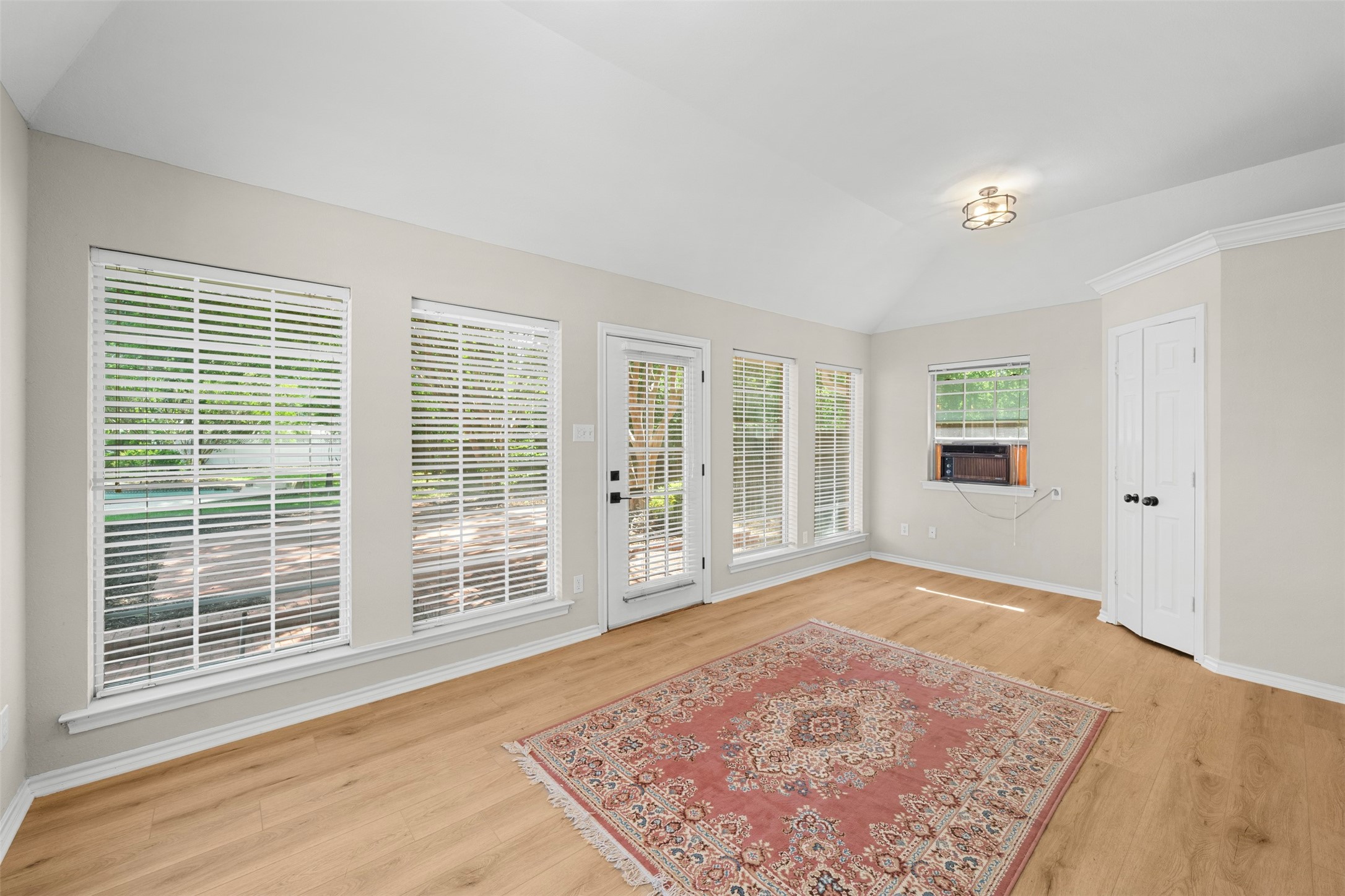 5800 Hunter Trail