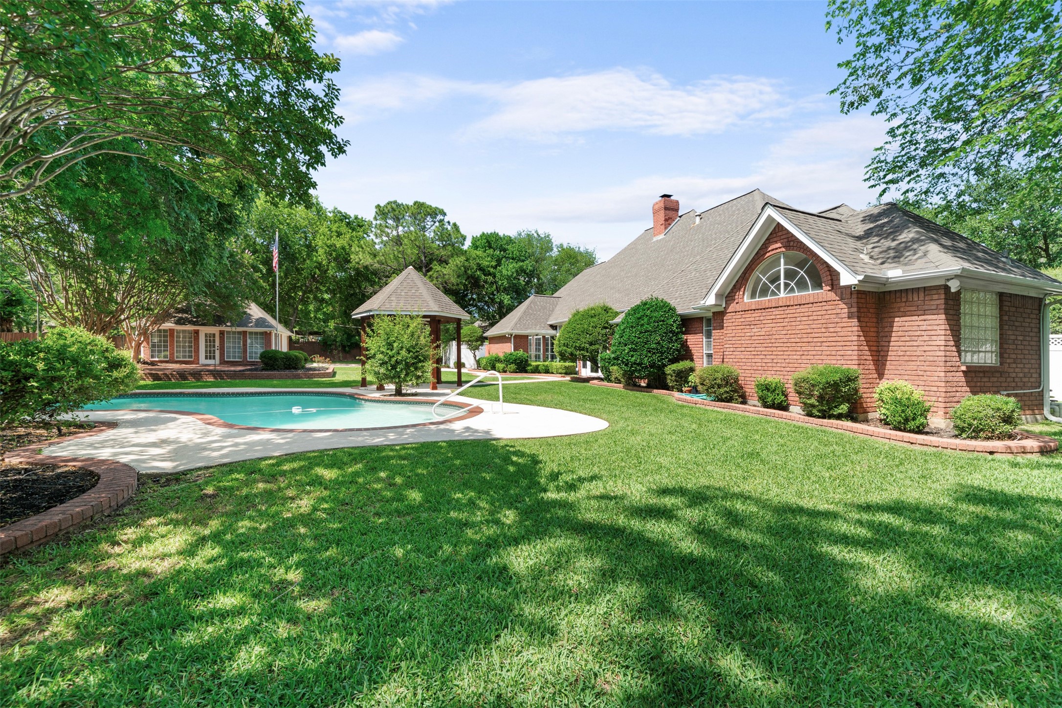 5800 Hunter Trail