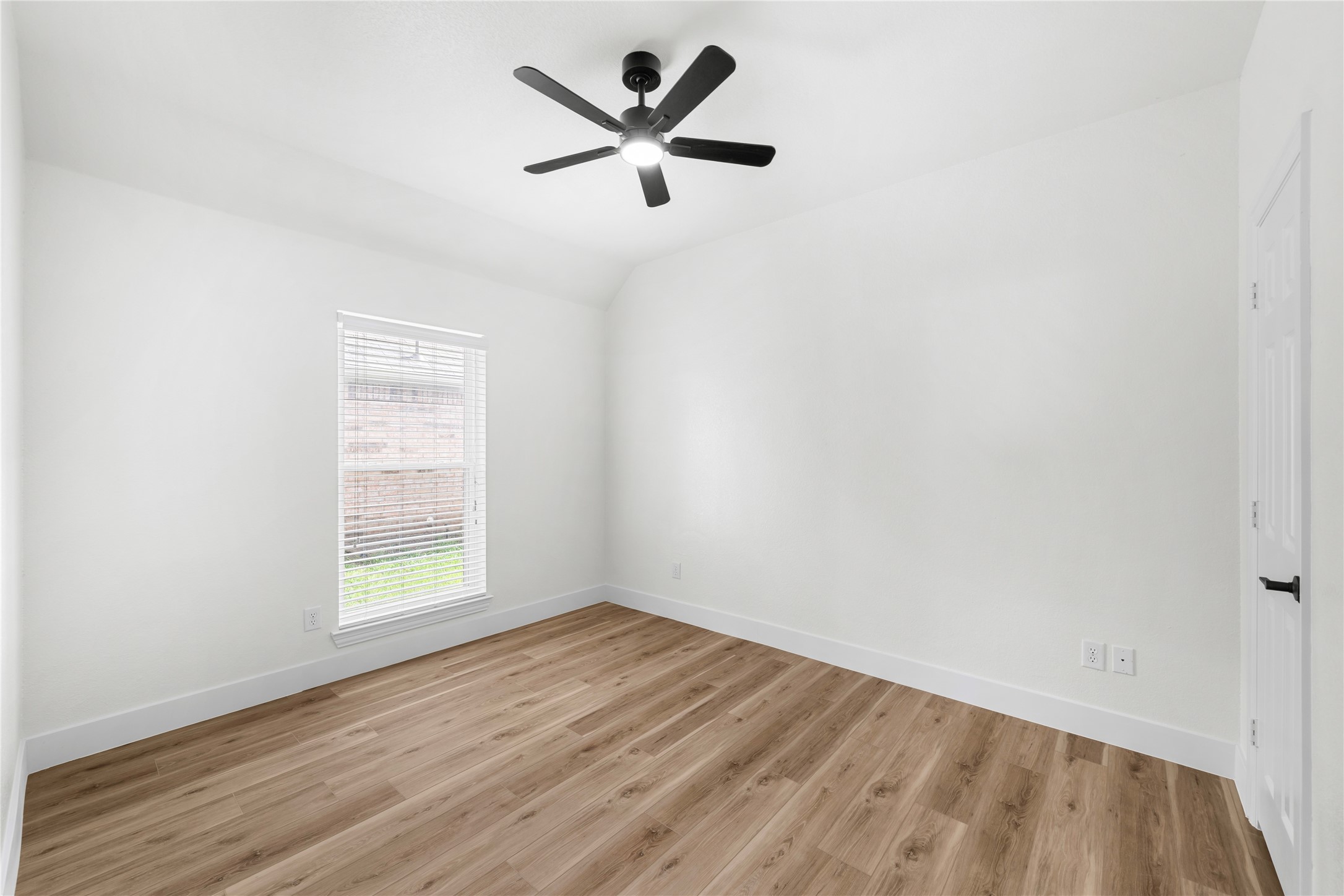 3016 Deer Trail