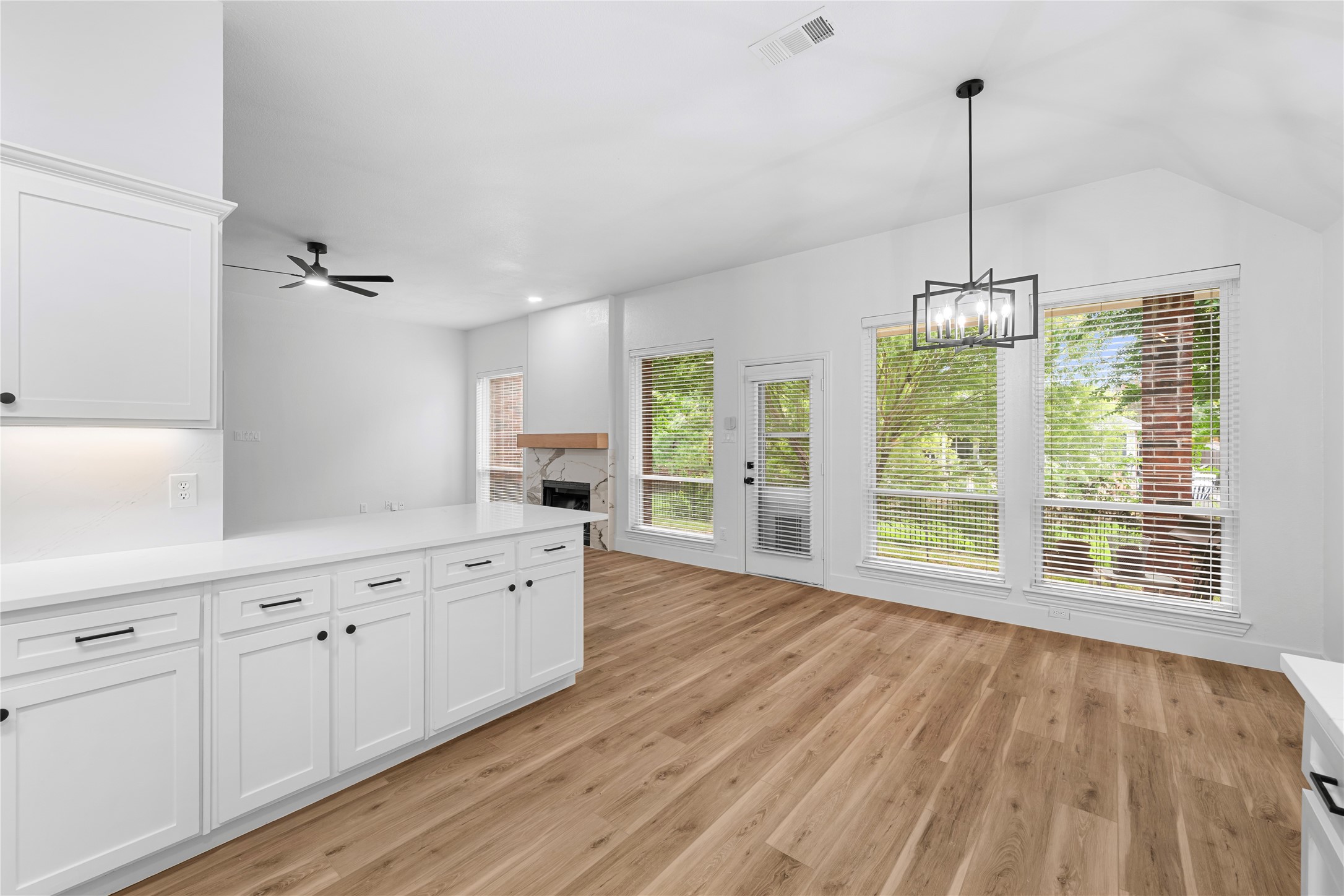 3016 Deer Trail