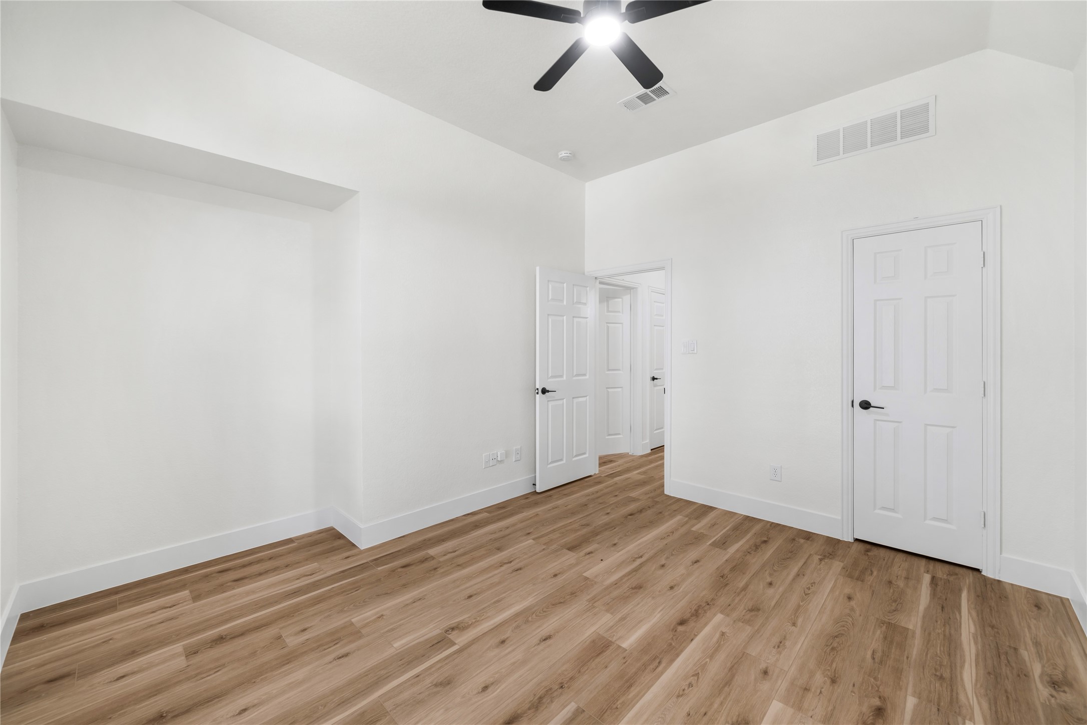 3016 Deer Trail