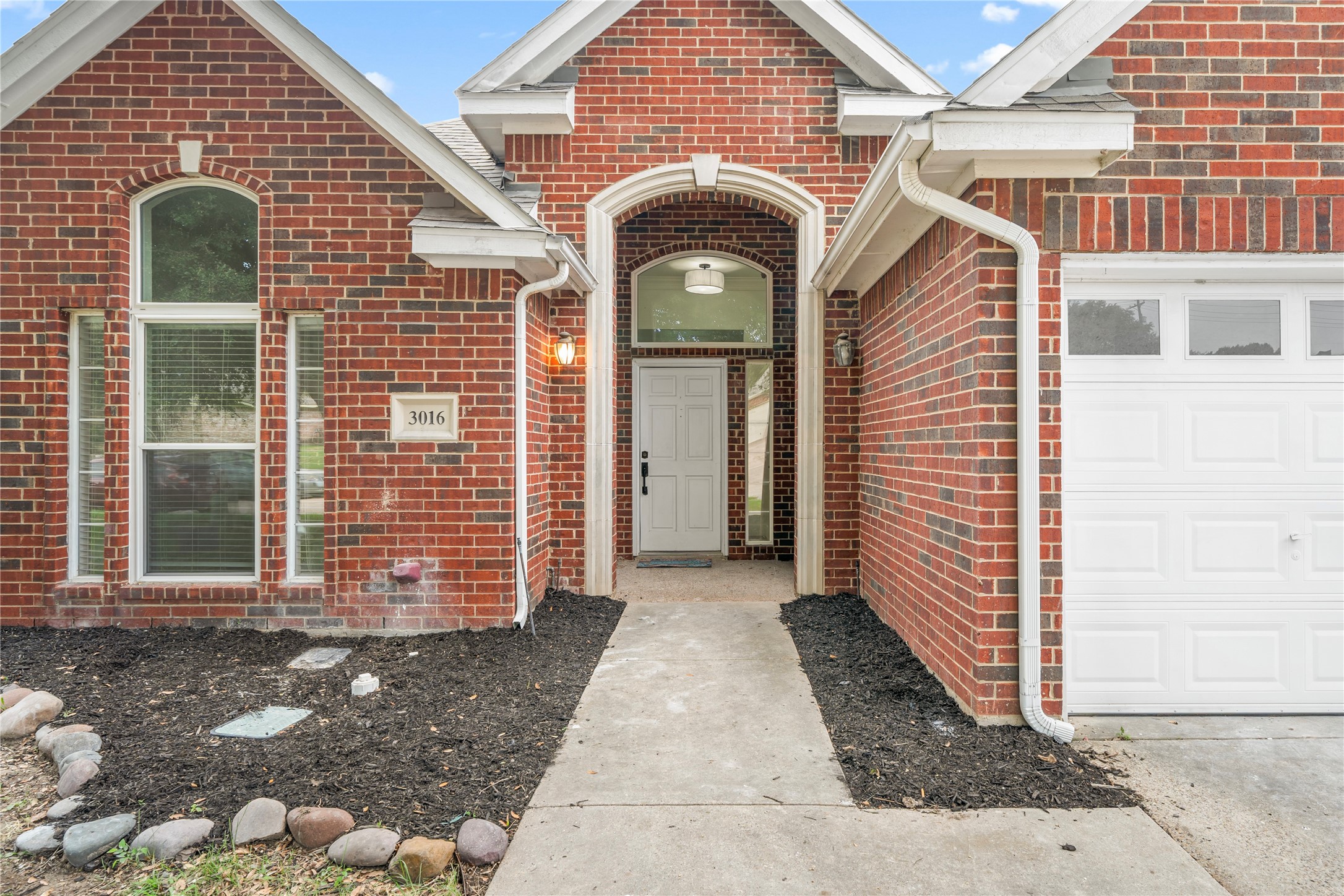 3016 Deer Trail