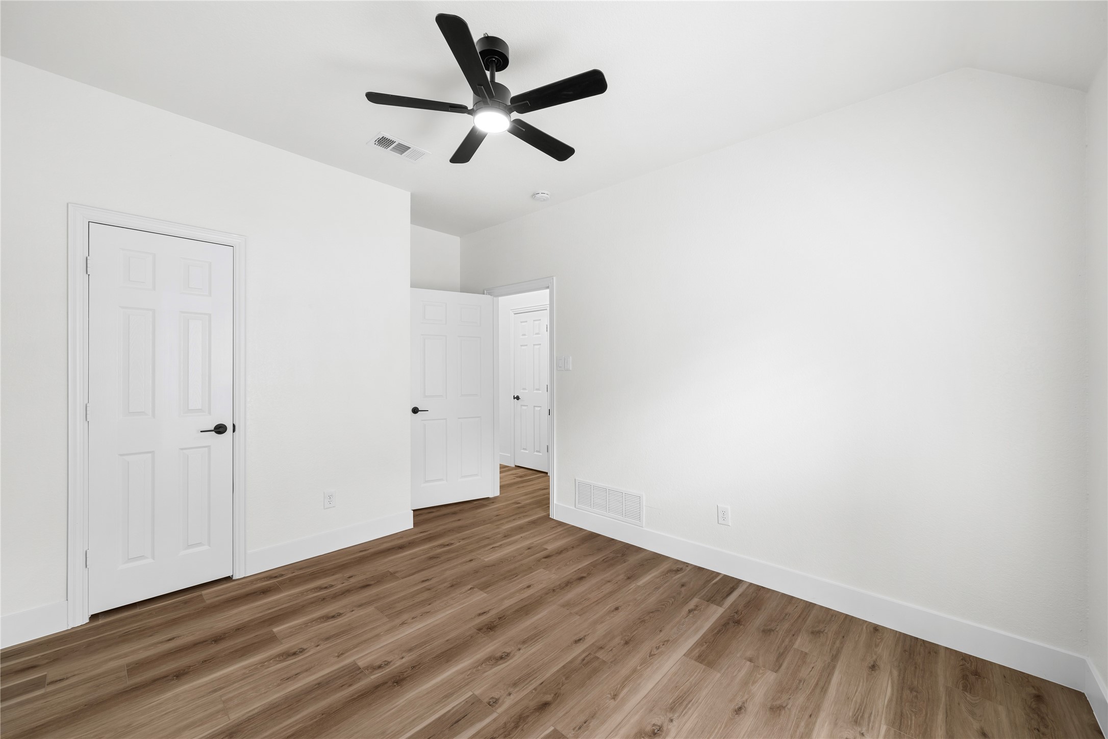 3016 Deer Trail