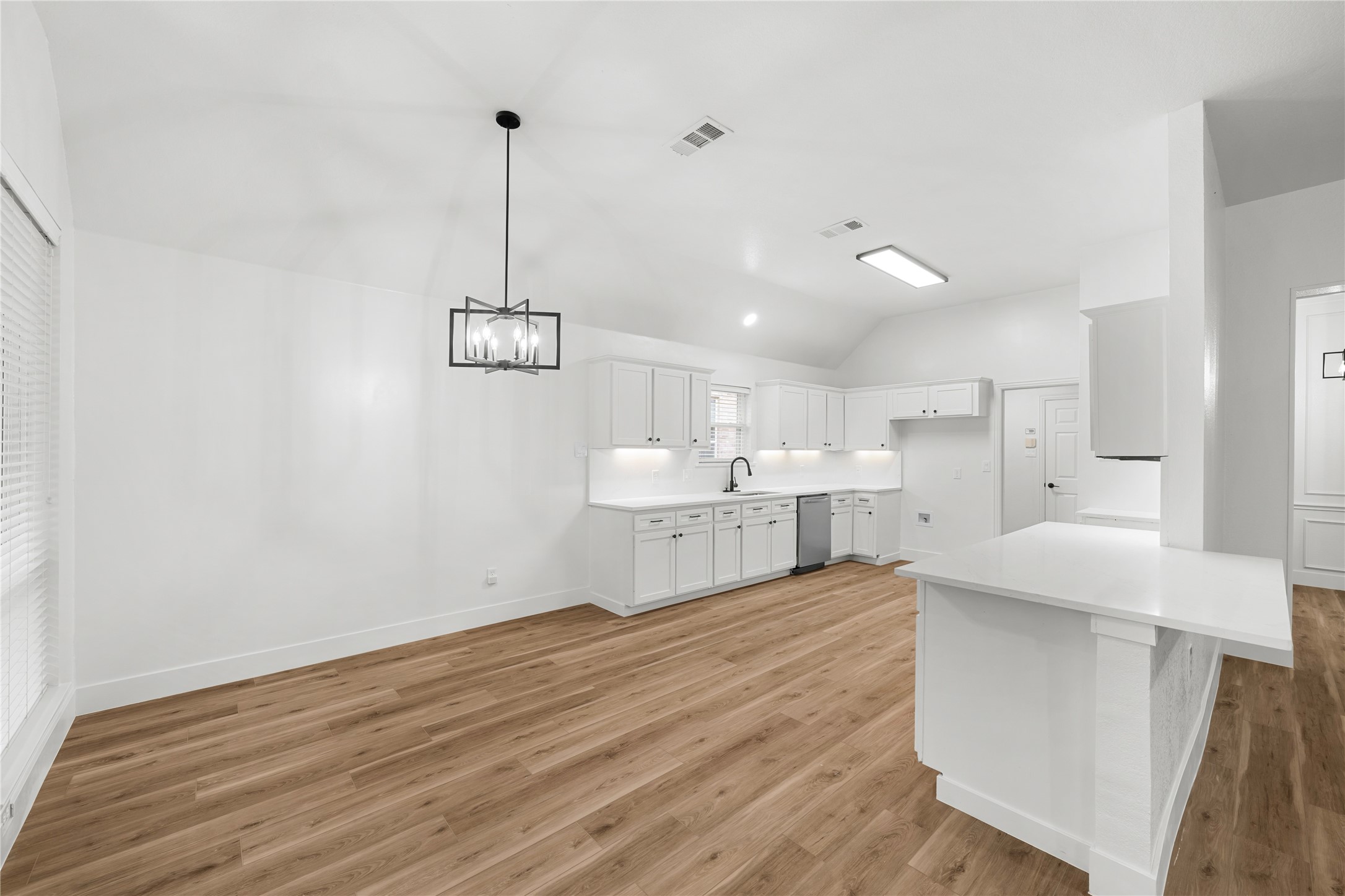 3016 Deer Trail