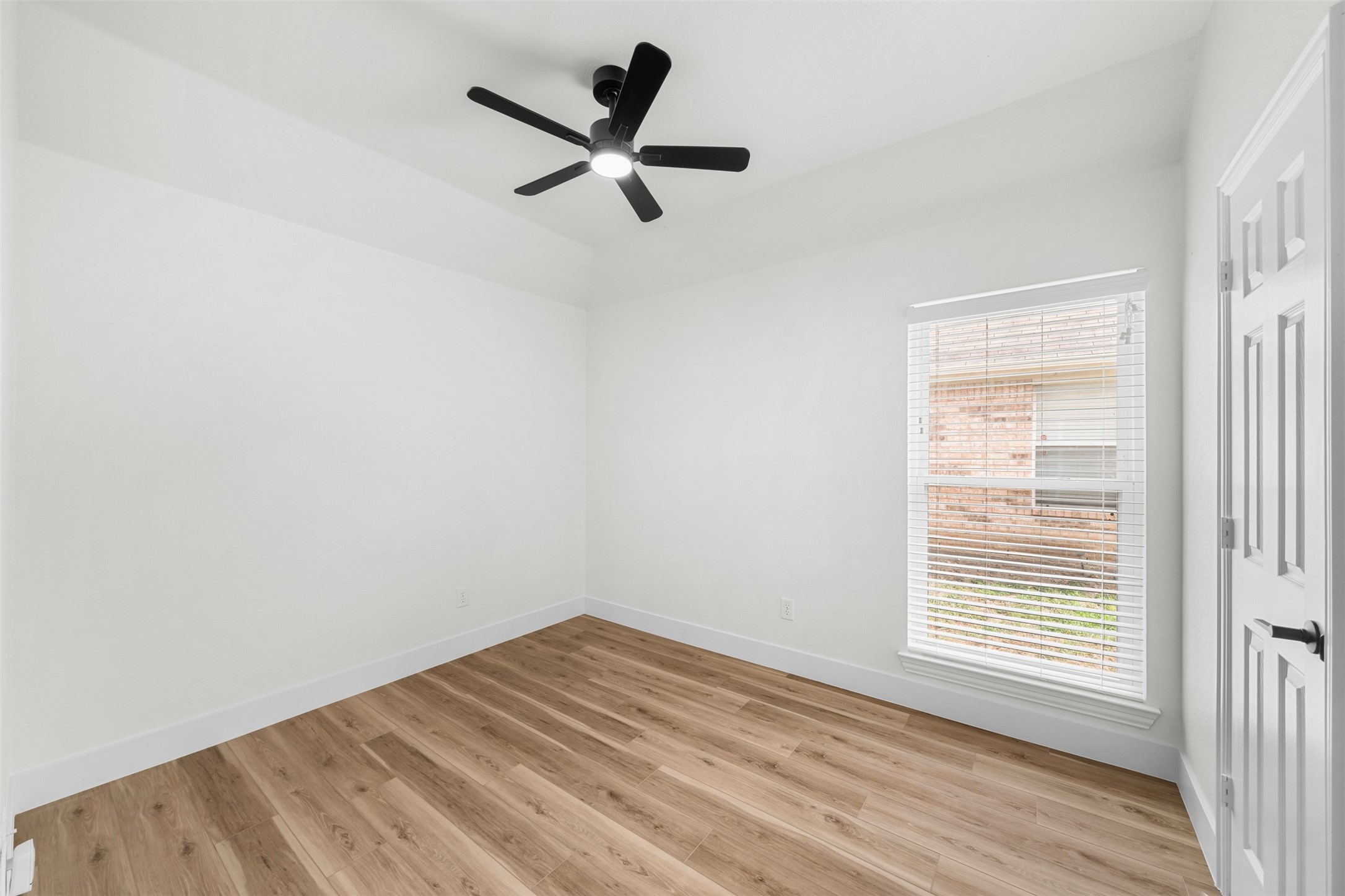 3016 Deer Trail