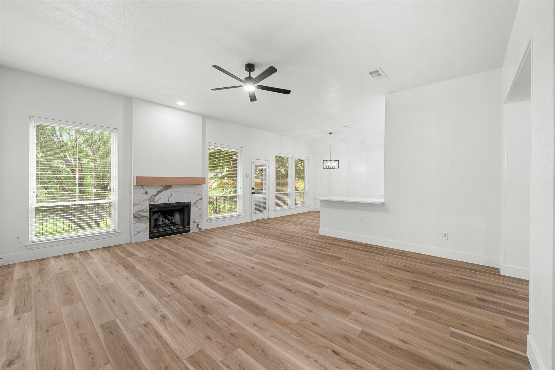 3016 Deer Trail