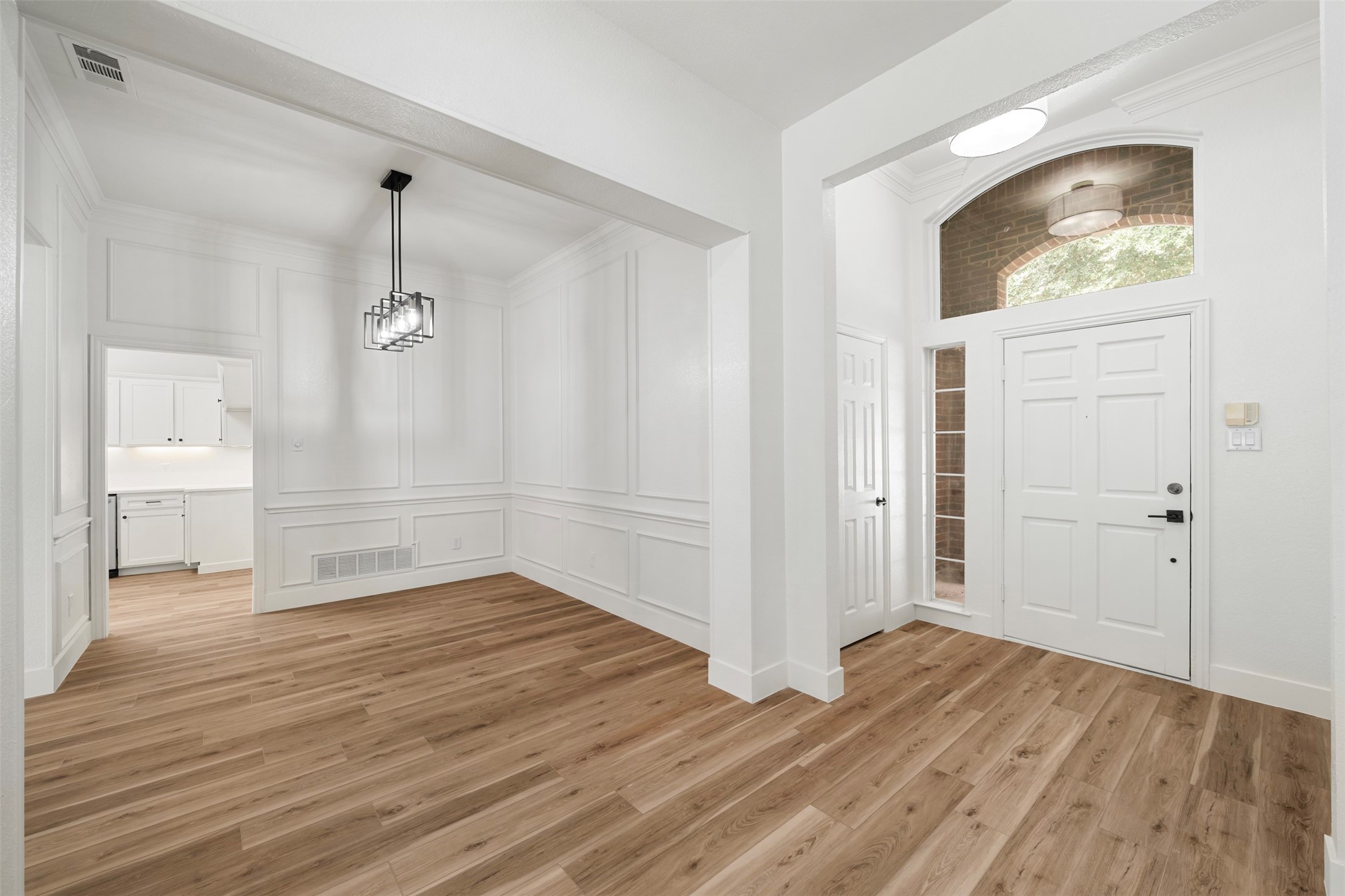 3016 Deer Trail