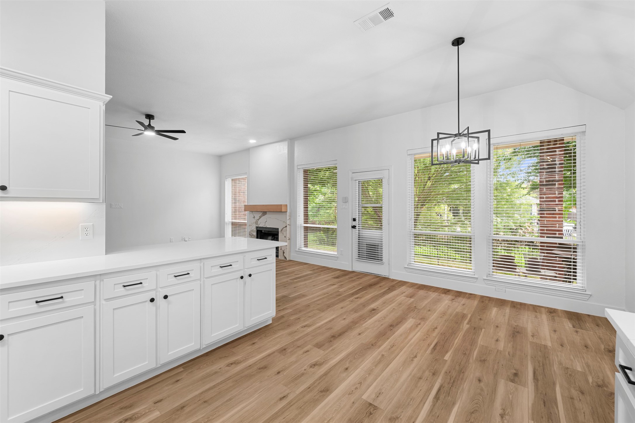 3016 Deer Trail