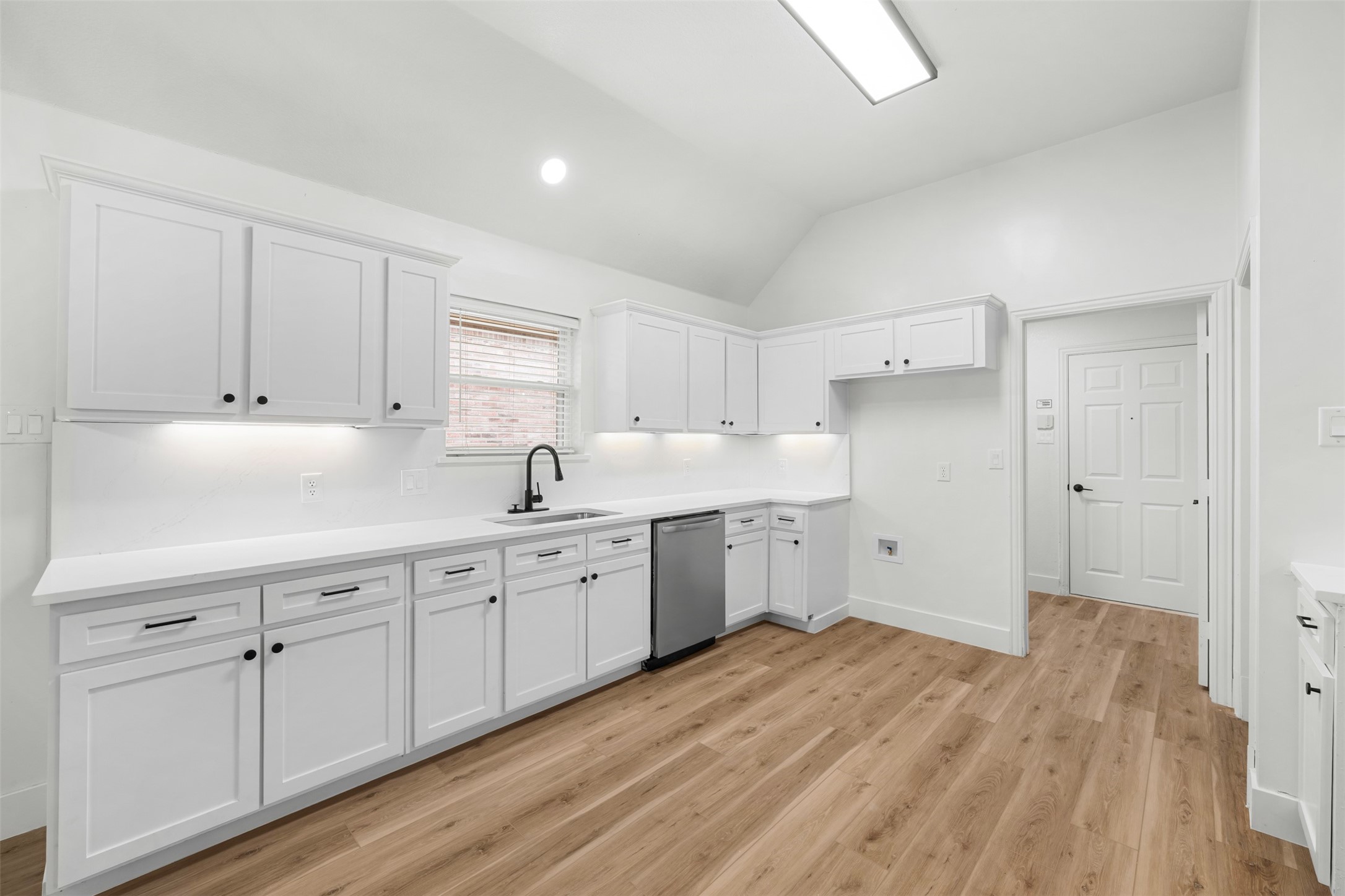 3016 Deer Trail