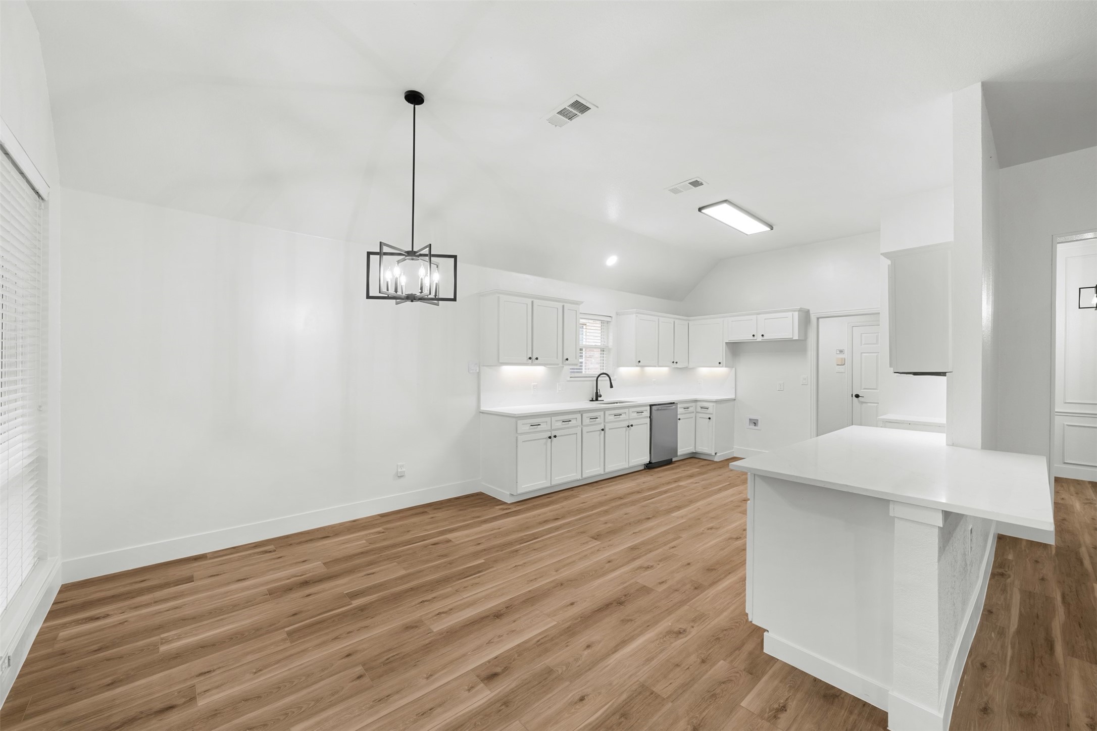 3016 Deer Trail