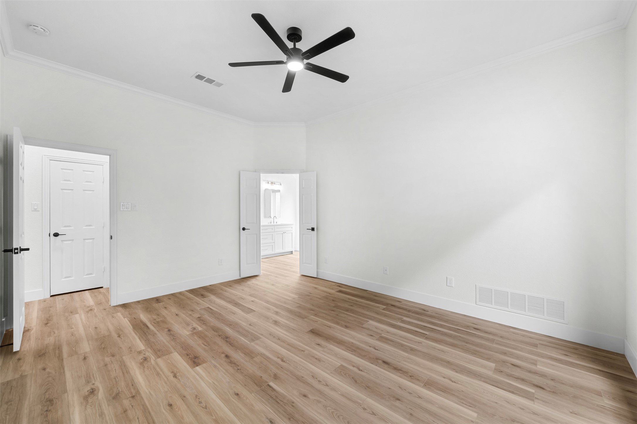 3016 Deer Trail