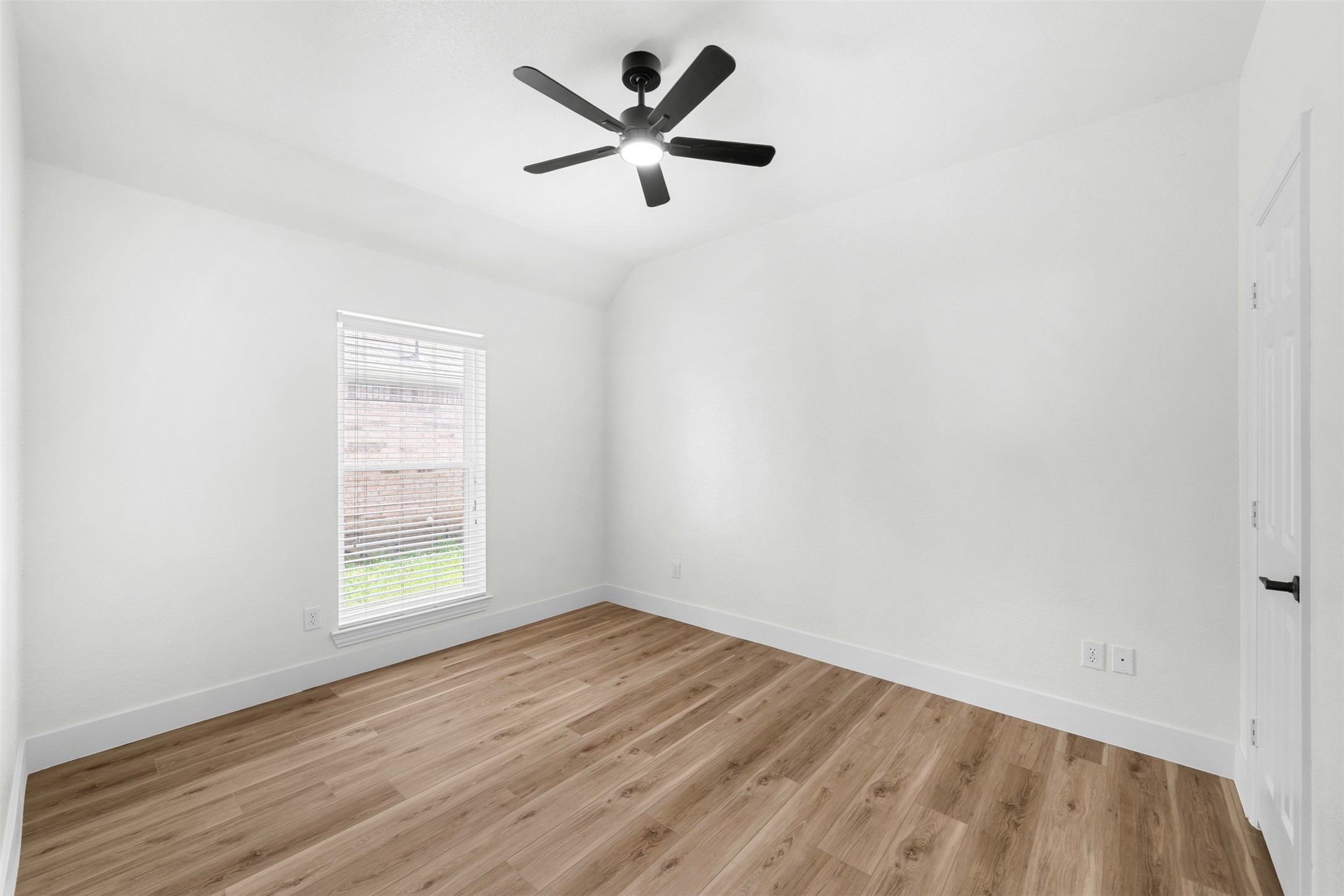 3016 Deer Trail