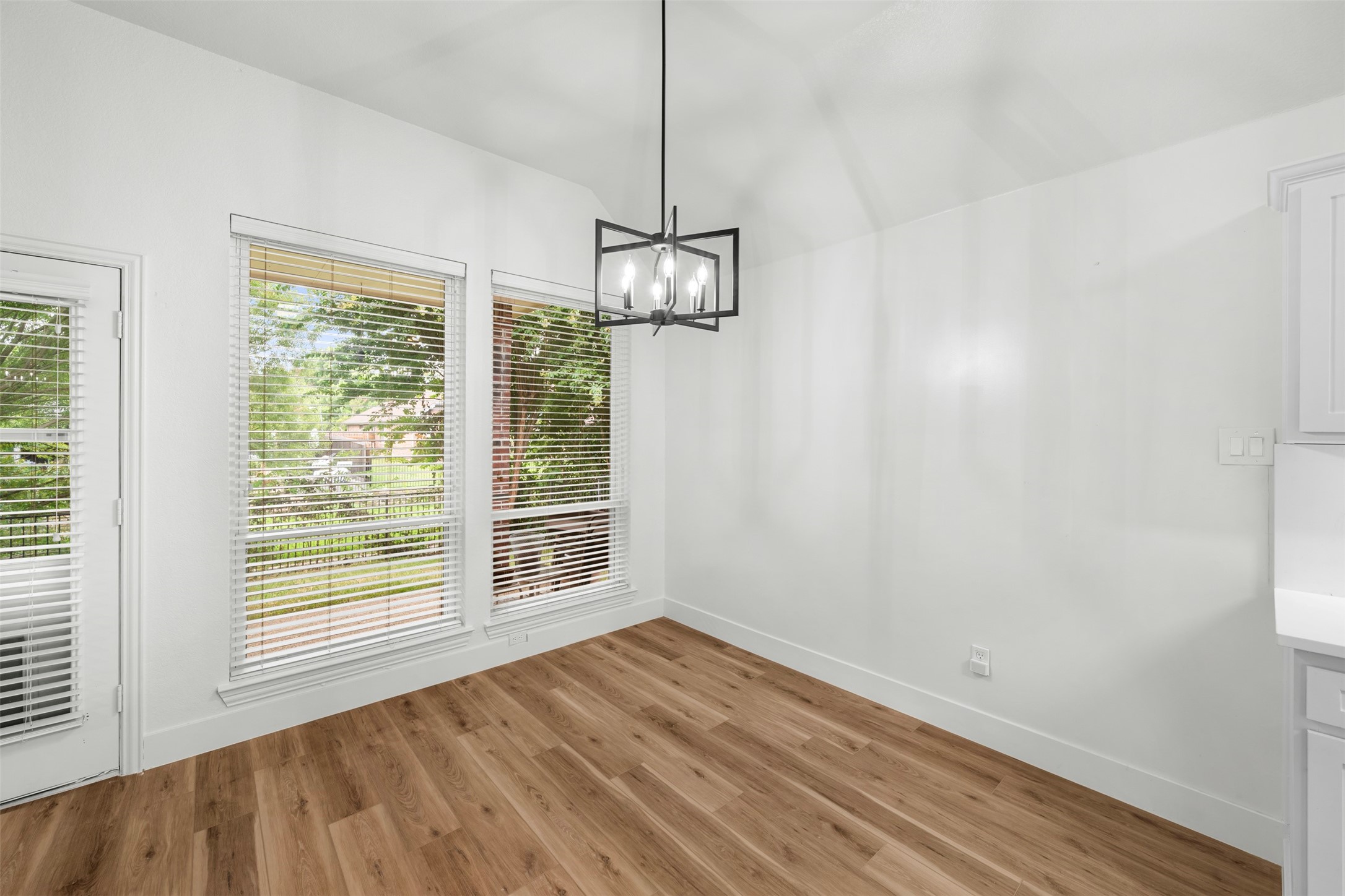 3016 Deer Trail