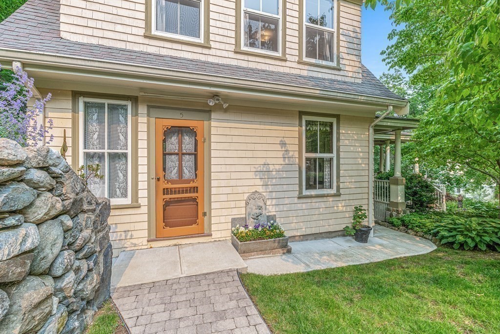 5 Swan Road