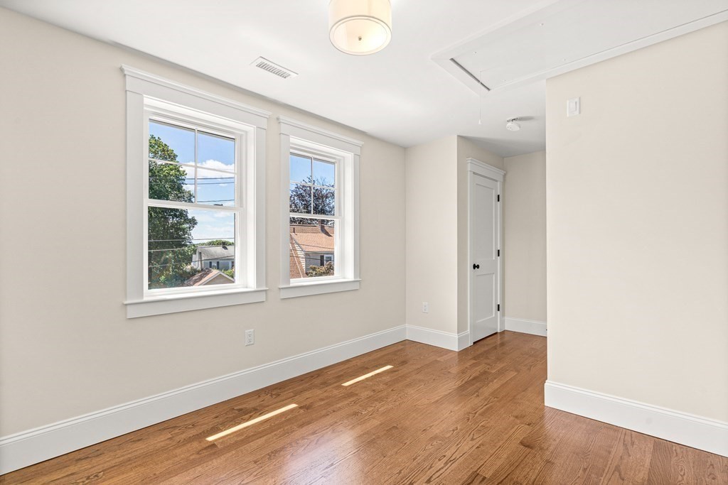 2 Knollwood Ave
