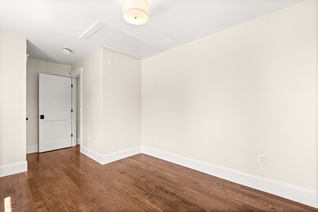 2 Knollwood Ave