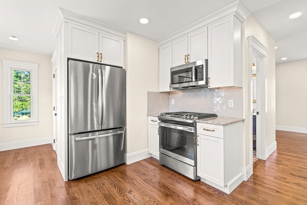 2 Knollwood Ave