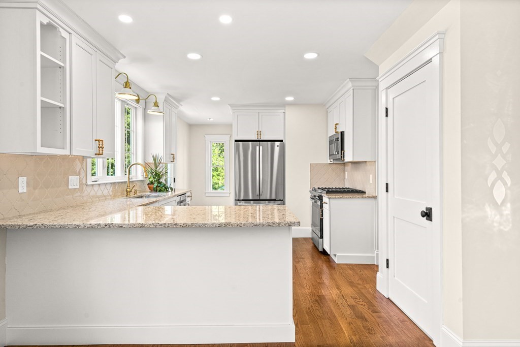 2 Knollwood Ave