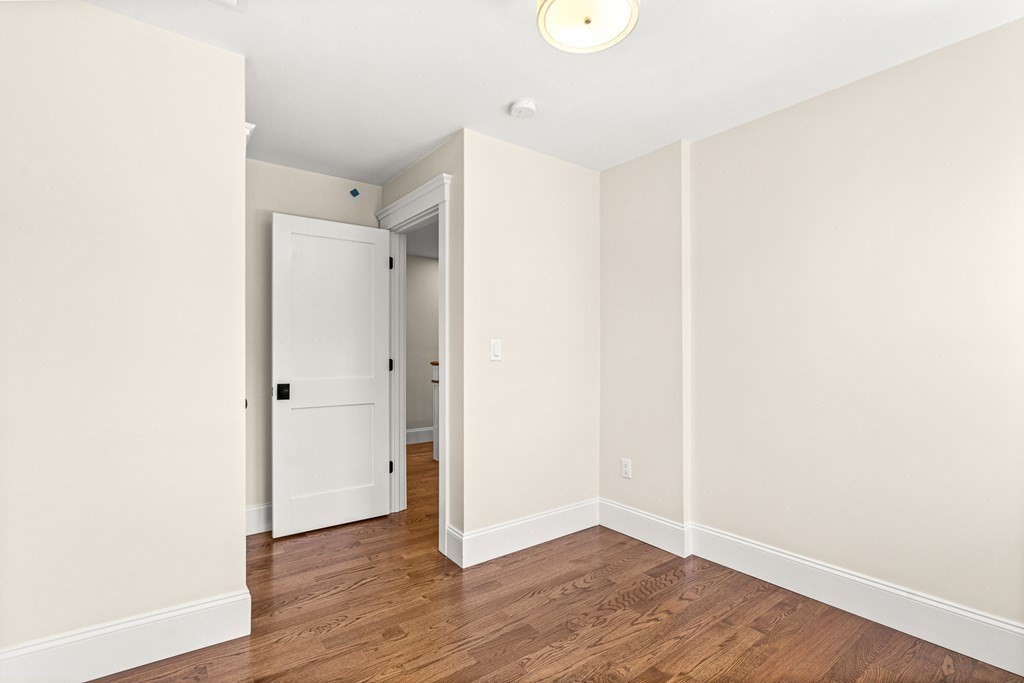 2 Knollwood Ave