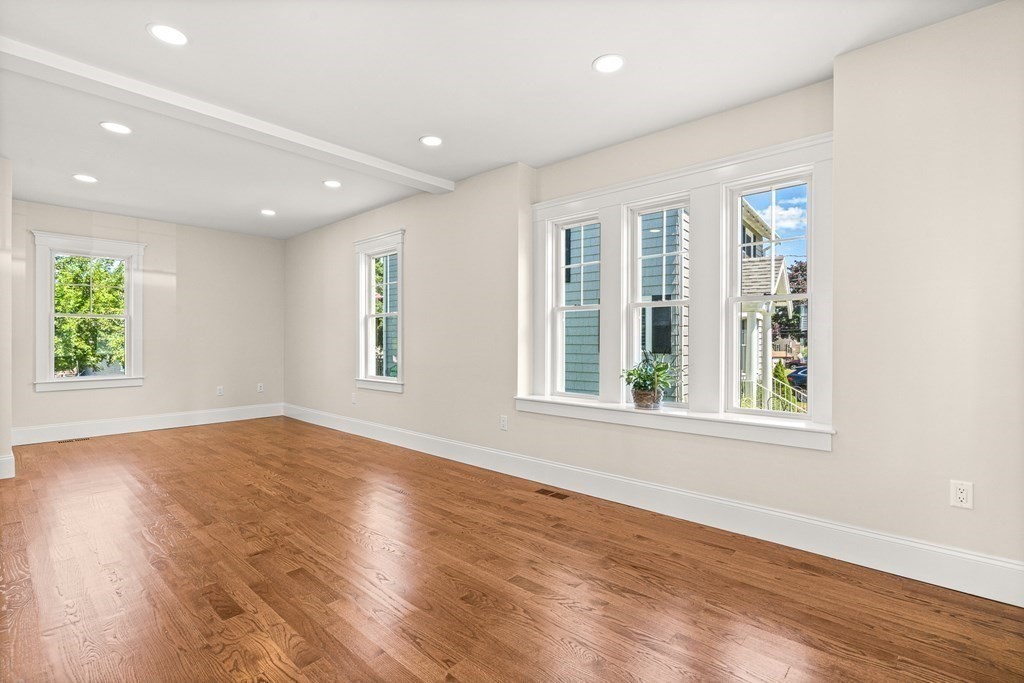 2 Knollwood Ave