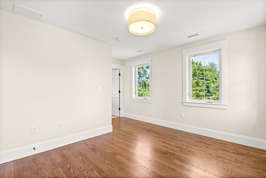 2 Knollwood Ave