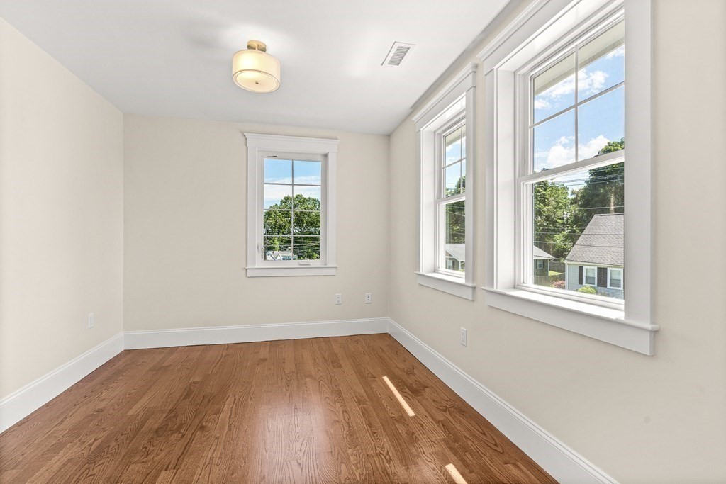 2 Knollwood Ave